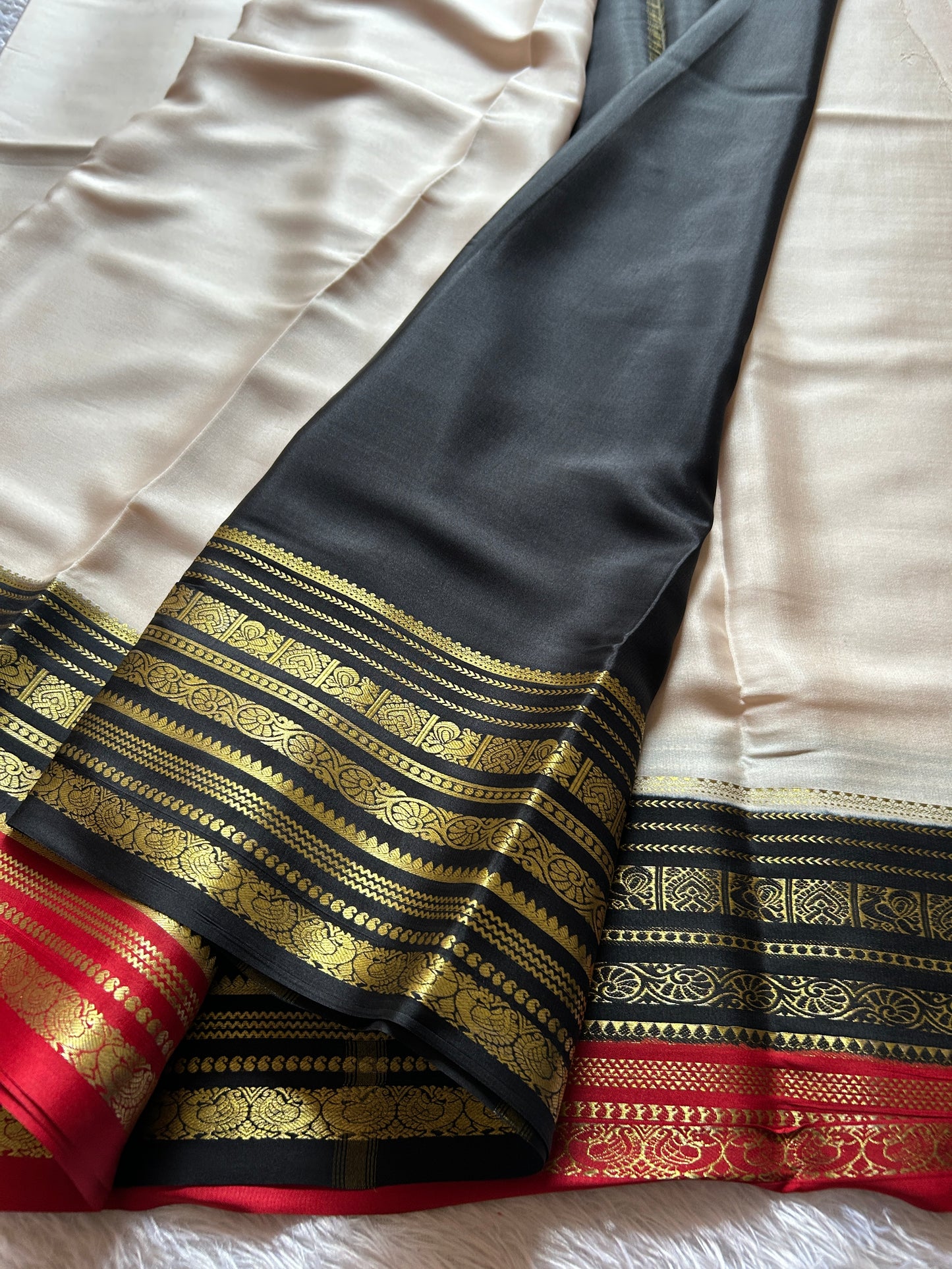 Kalpana (3D) : Offwhite- black-red