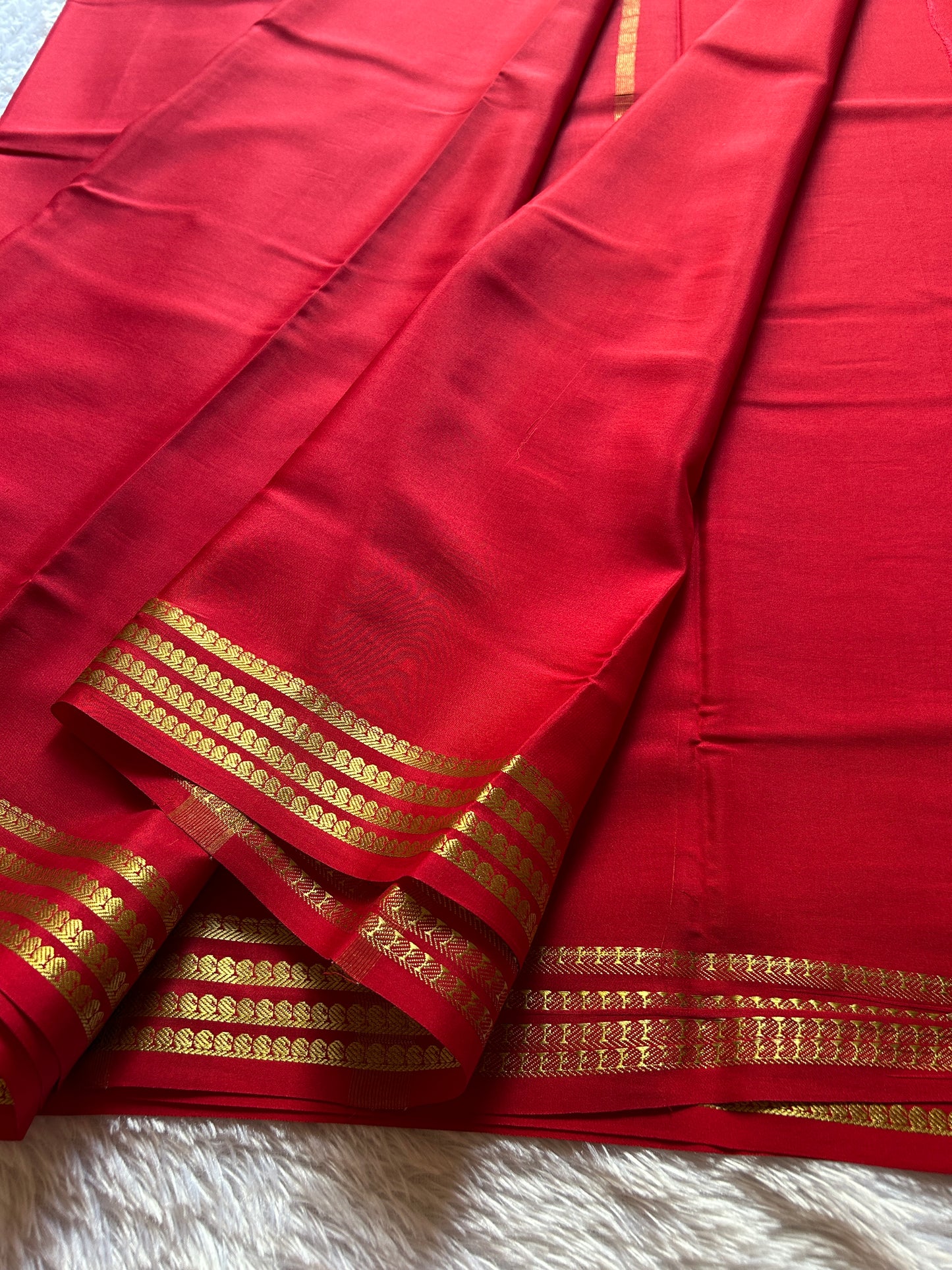 Aragini : Solid Red