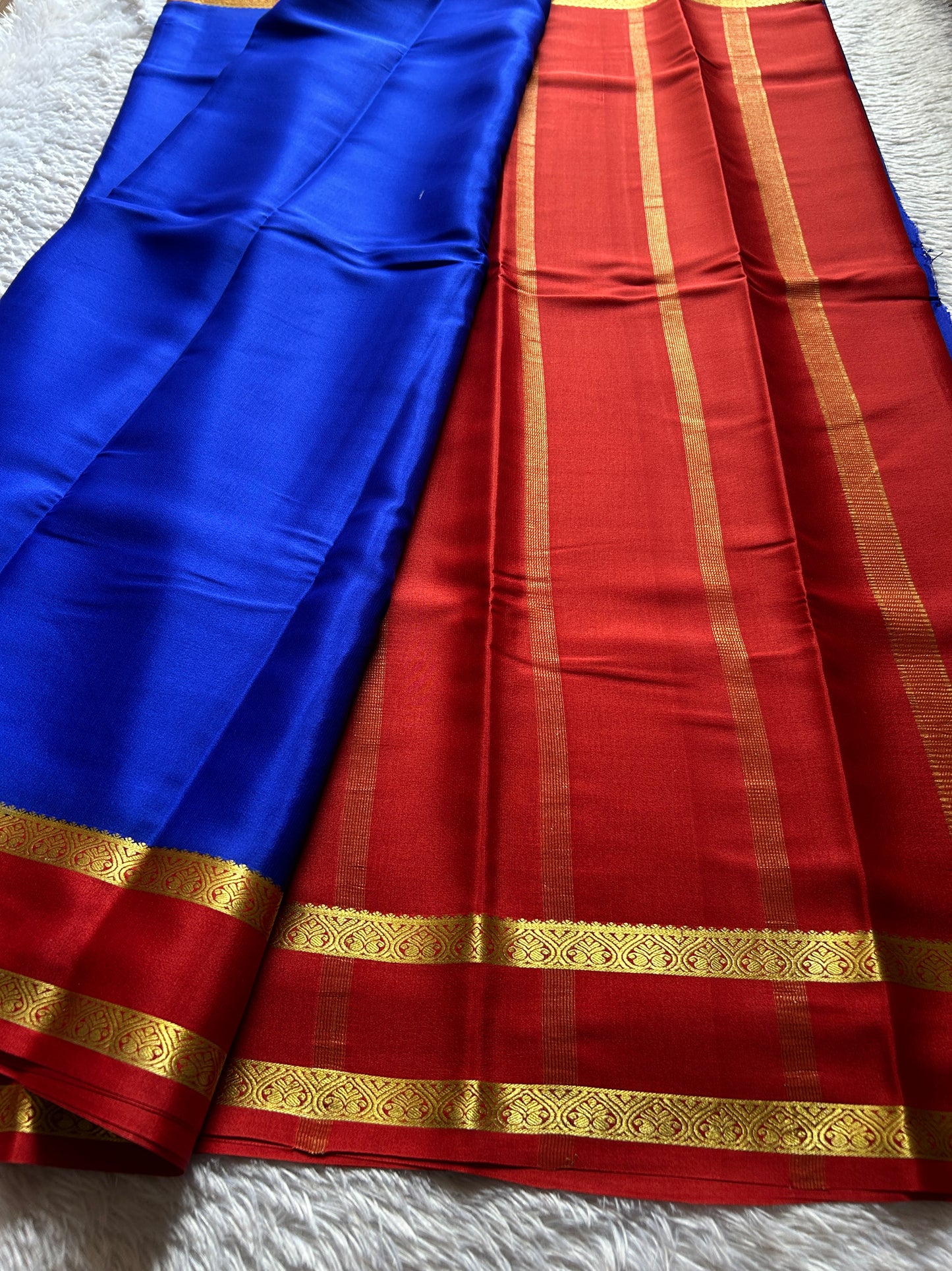 Vinaya (2D) : Royal blue-Red