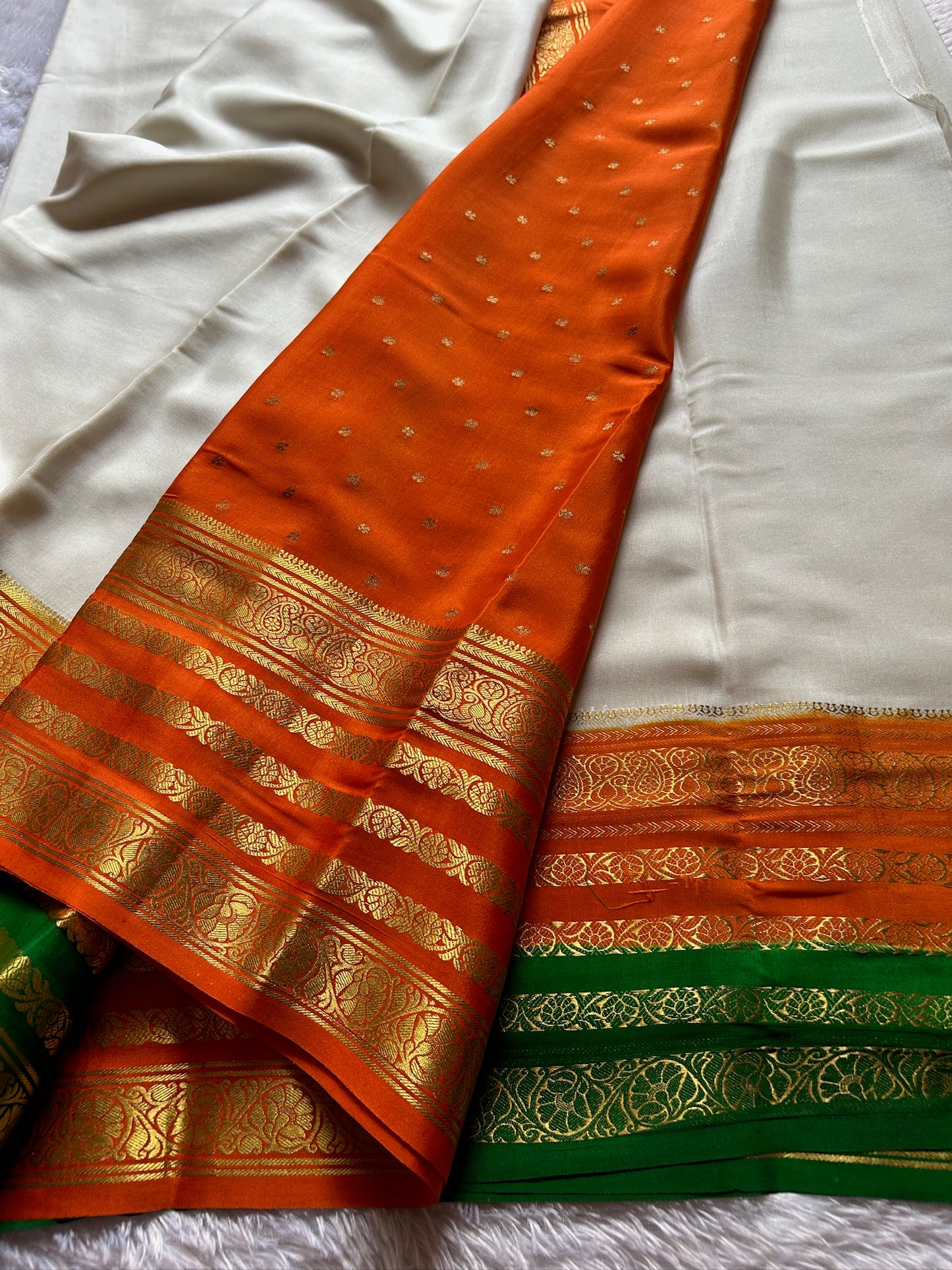 Bindu (3D) : Off white-orange-green