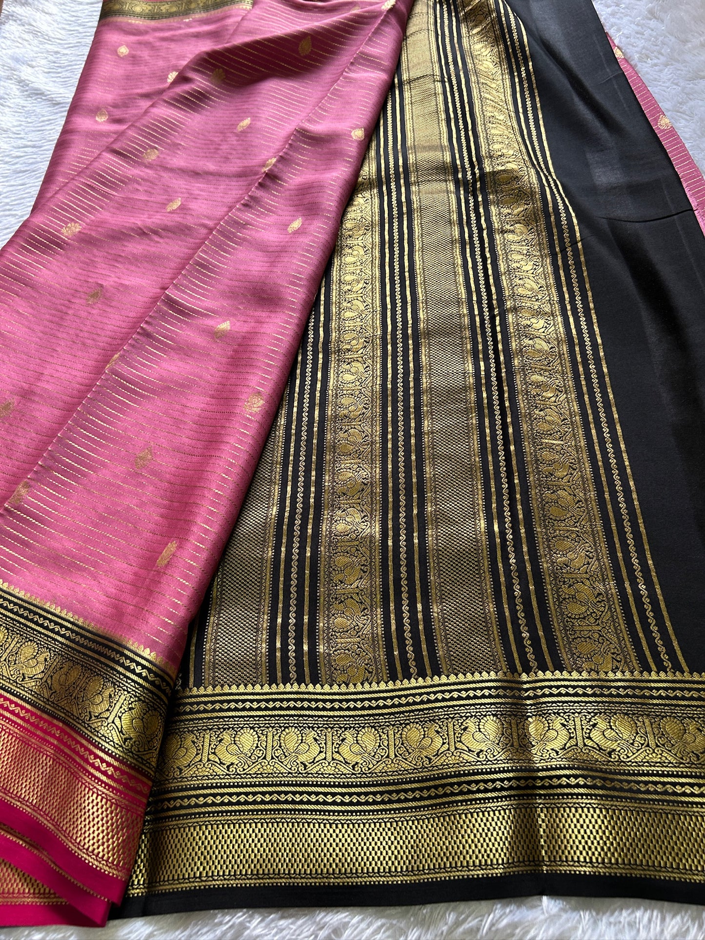 Amulya (3D) : Light pink-black-dark pink
