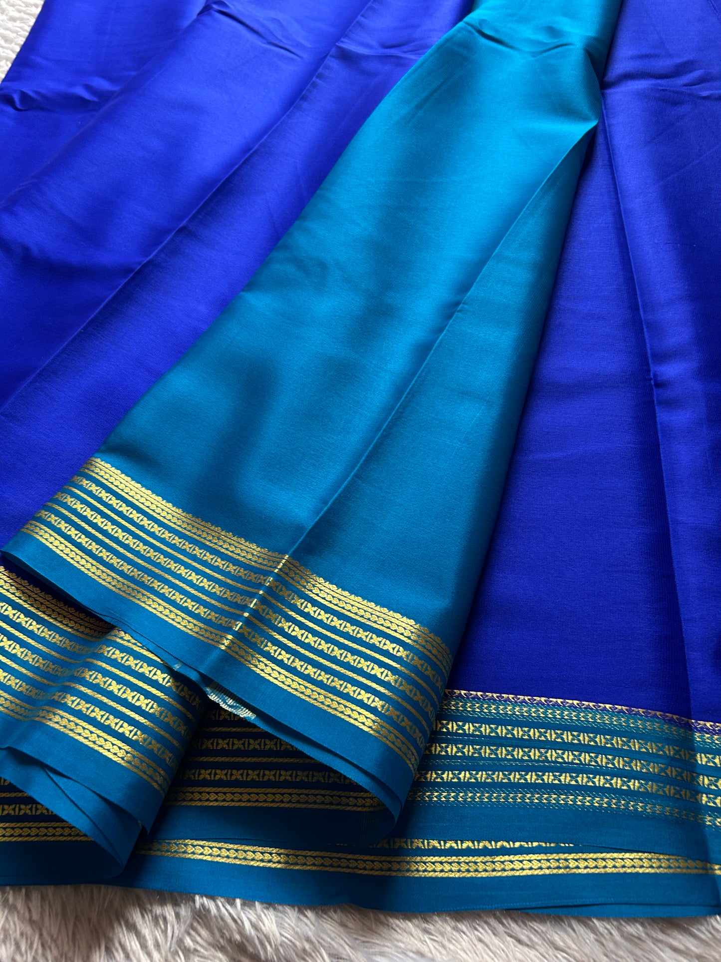 Deeksha (2D) : Royal blue-Ananda blue