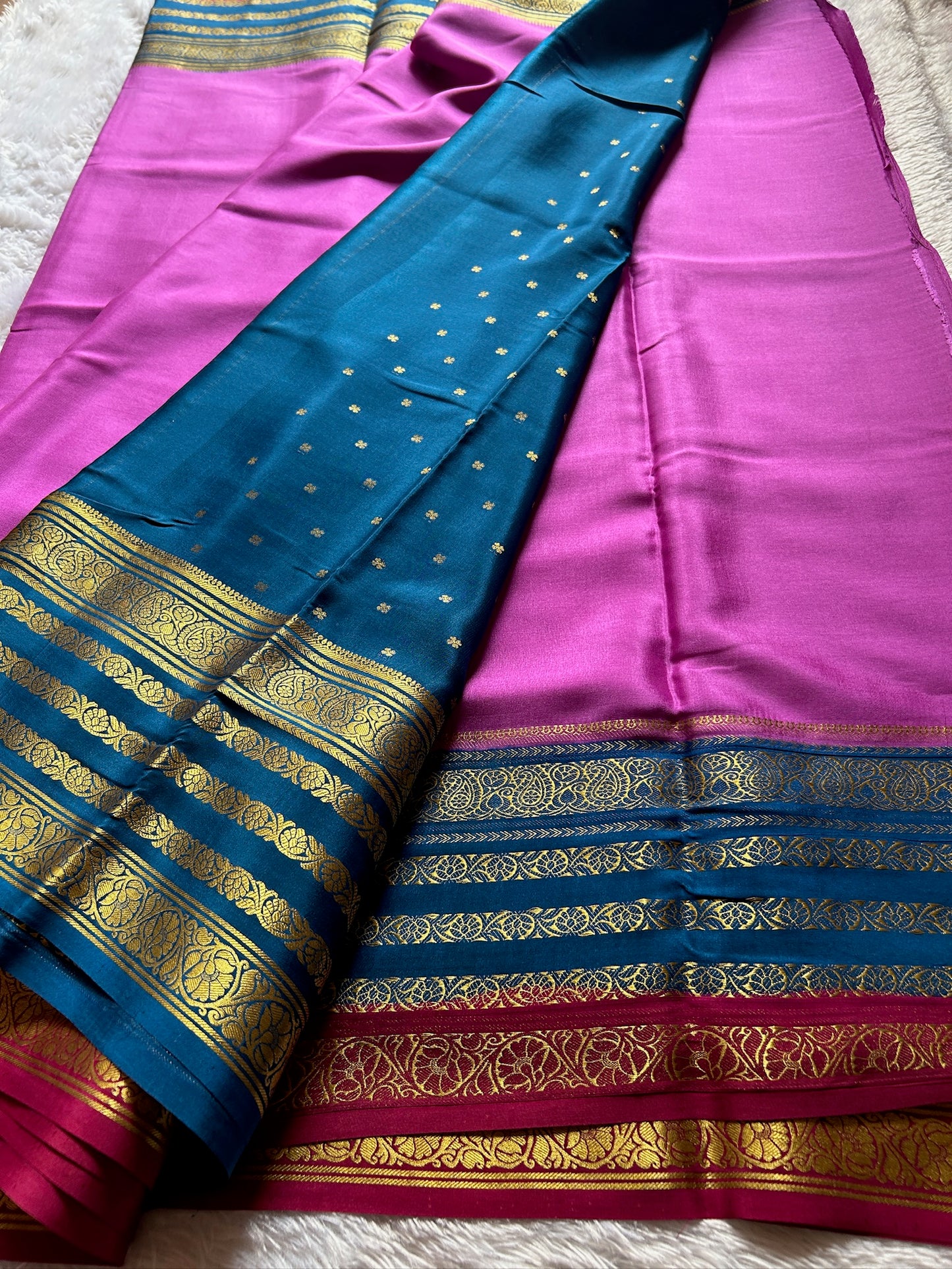 Bindu (3D) : bright magenta-sapphire blue-pink