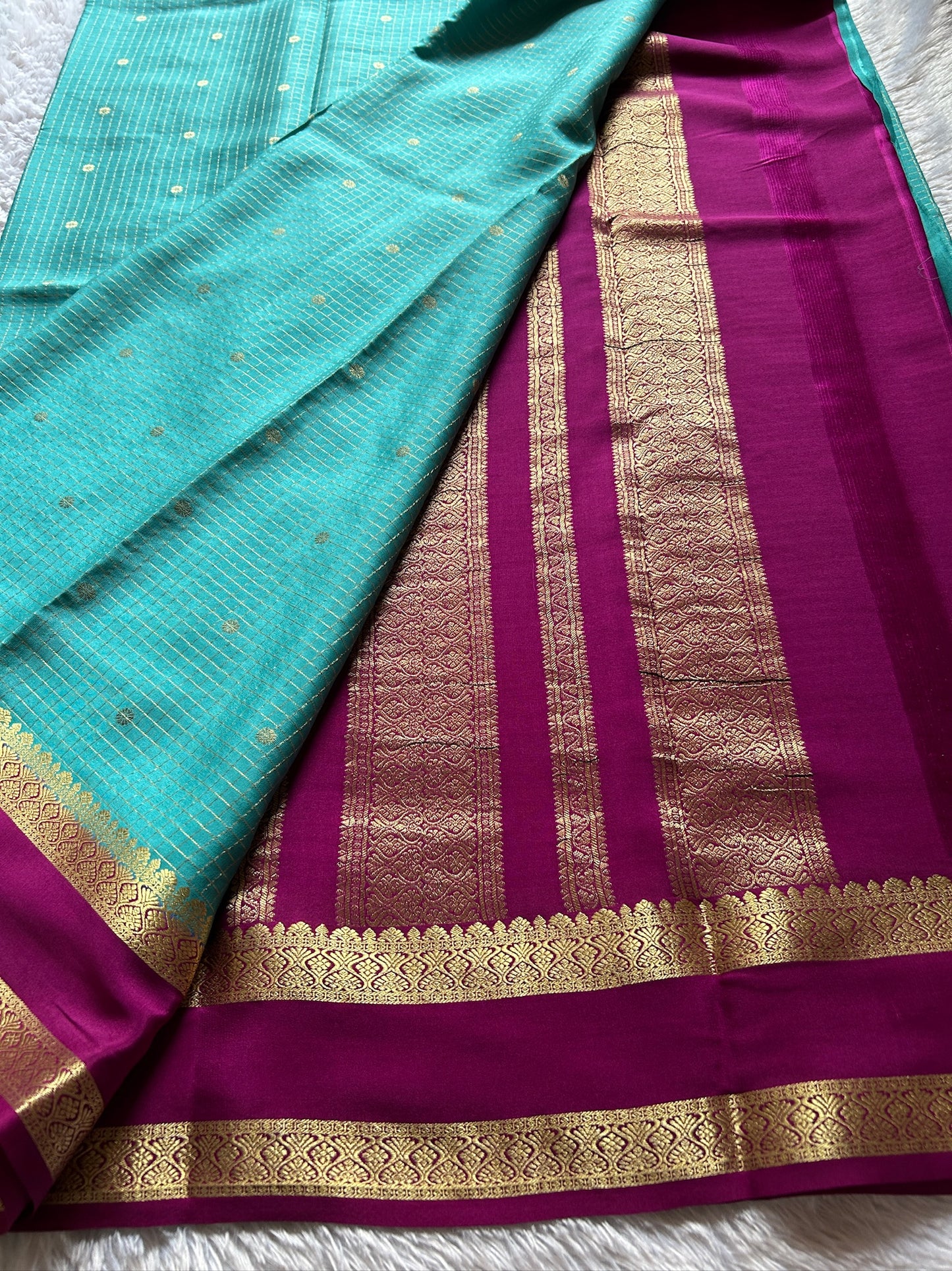 Nandini (2D) : sea blue-magenta