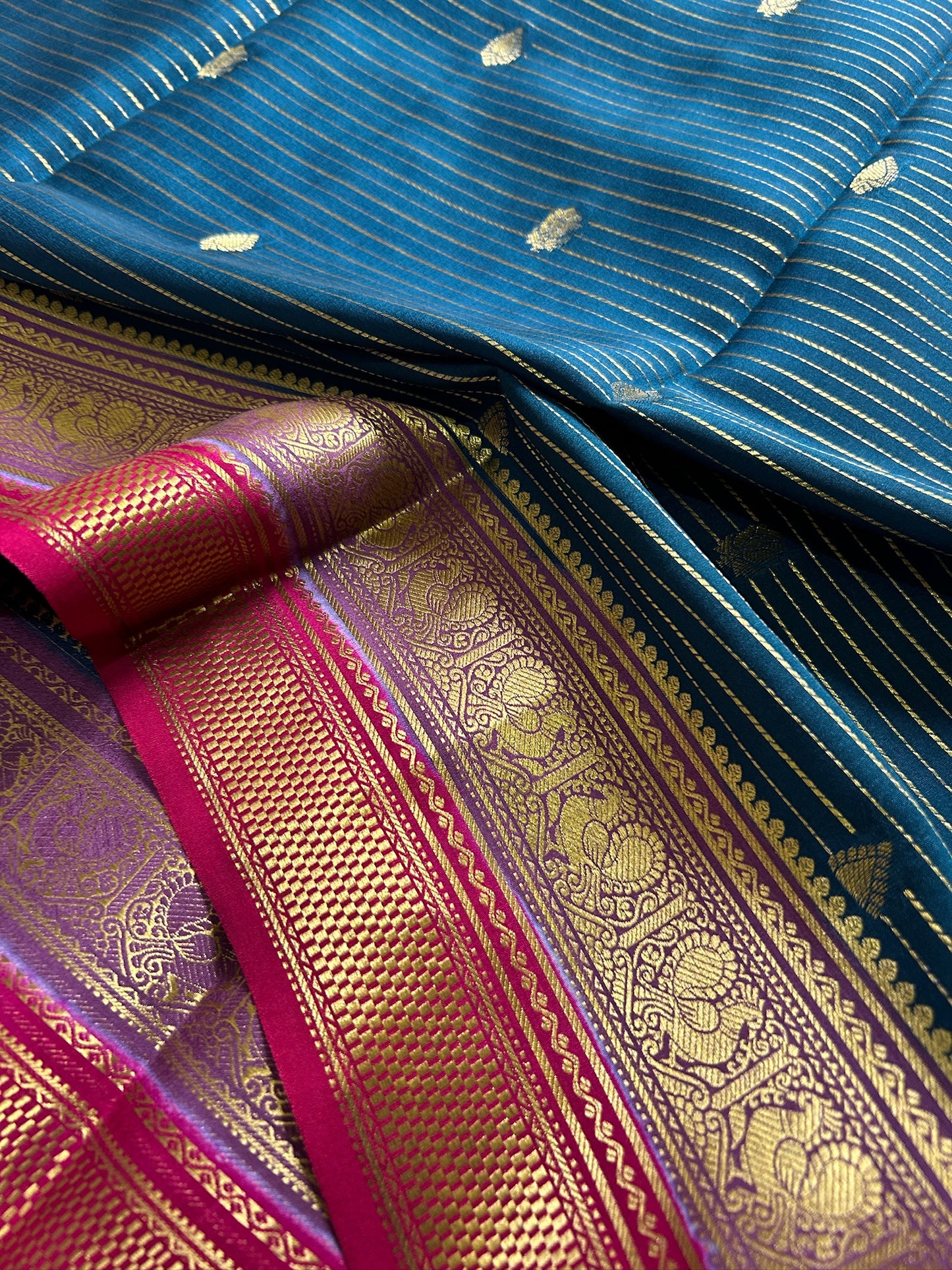 Amulya (3D) : Sapphire blue-lavender-pink