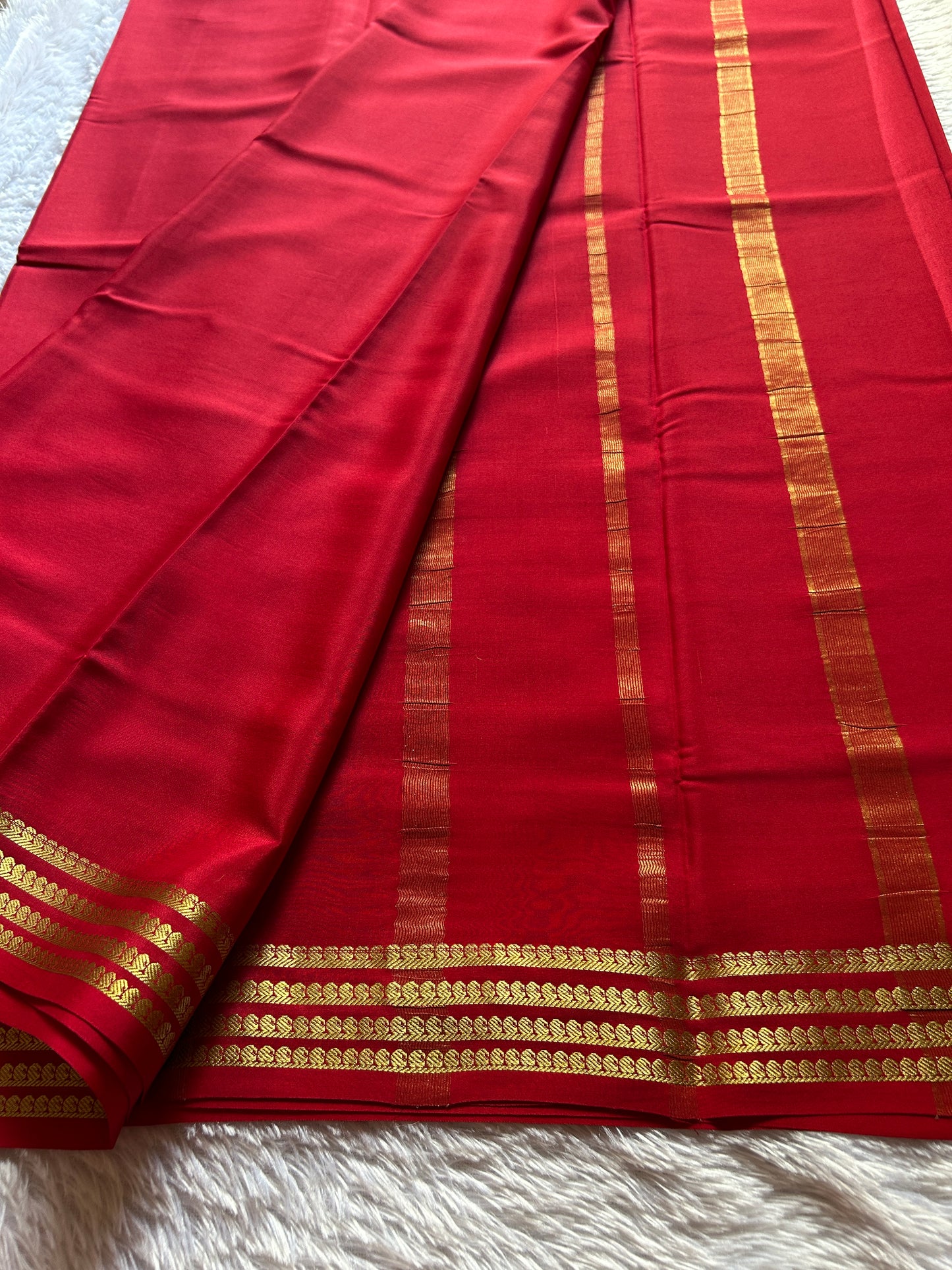 Aragini : Solid Red