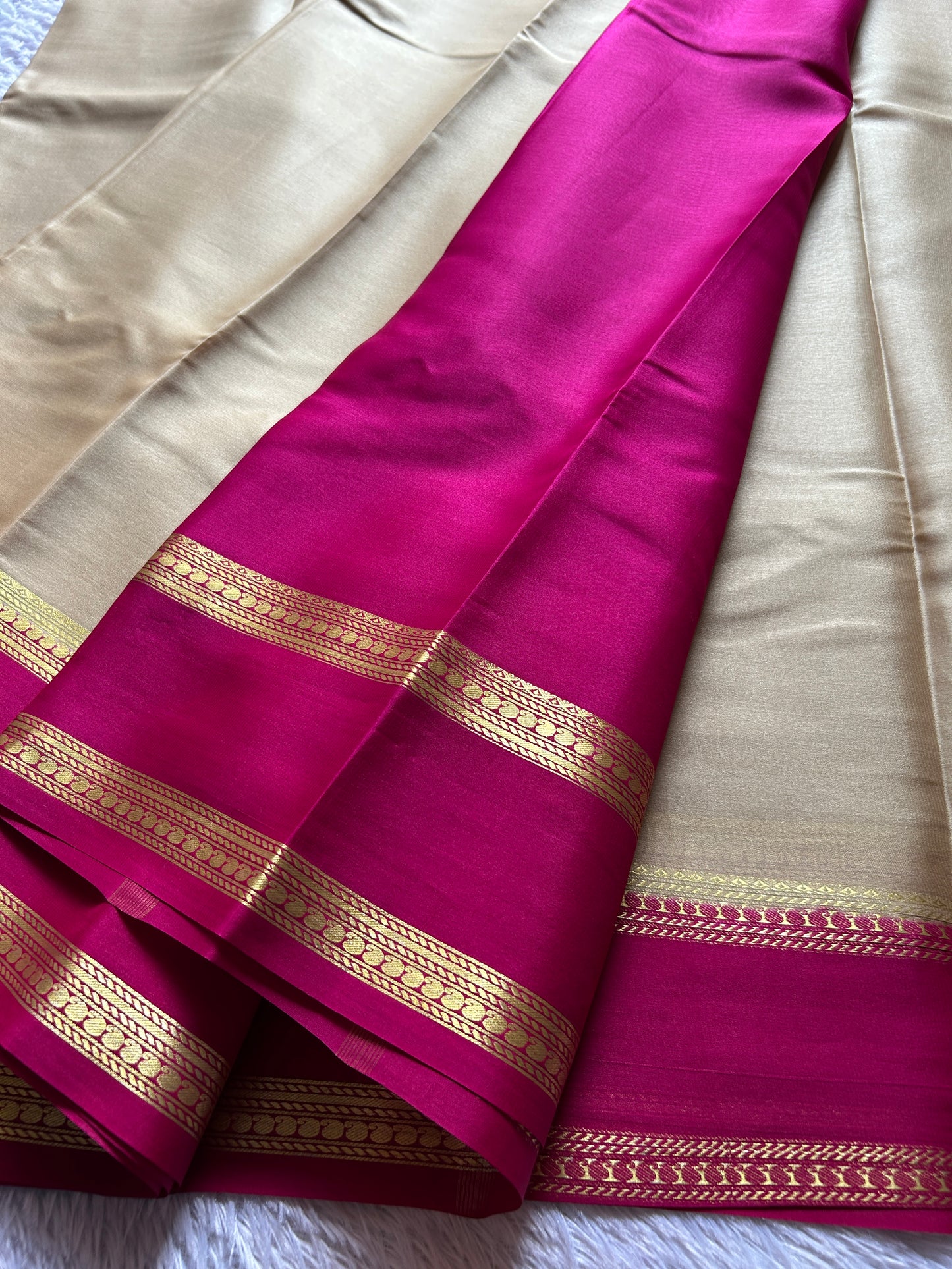 Malathi (2D) : Beige-Pink