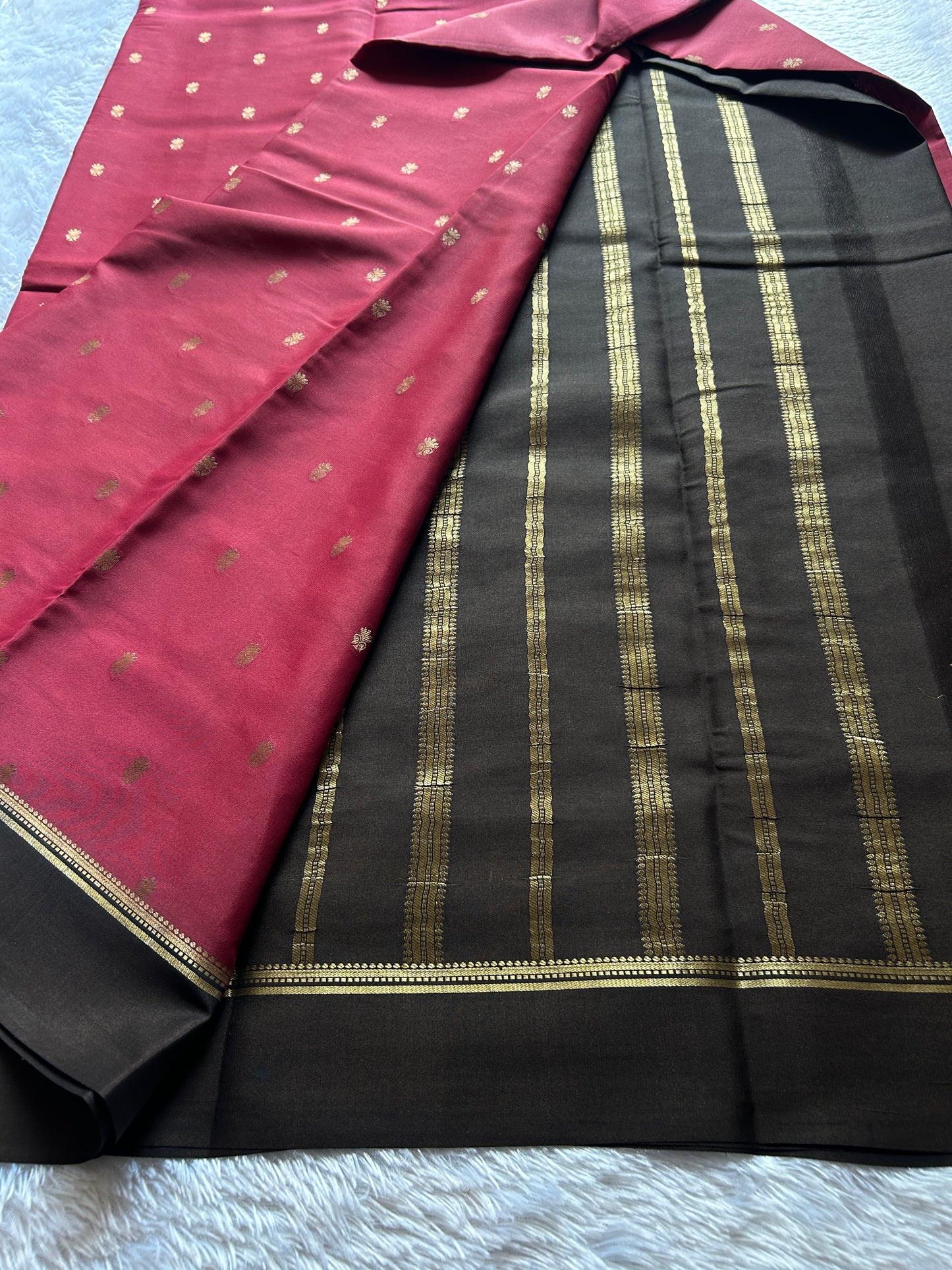 Sahana (2D) : Dark maroon-Black