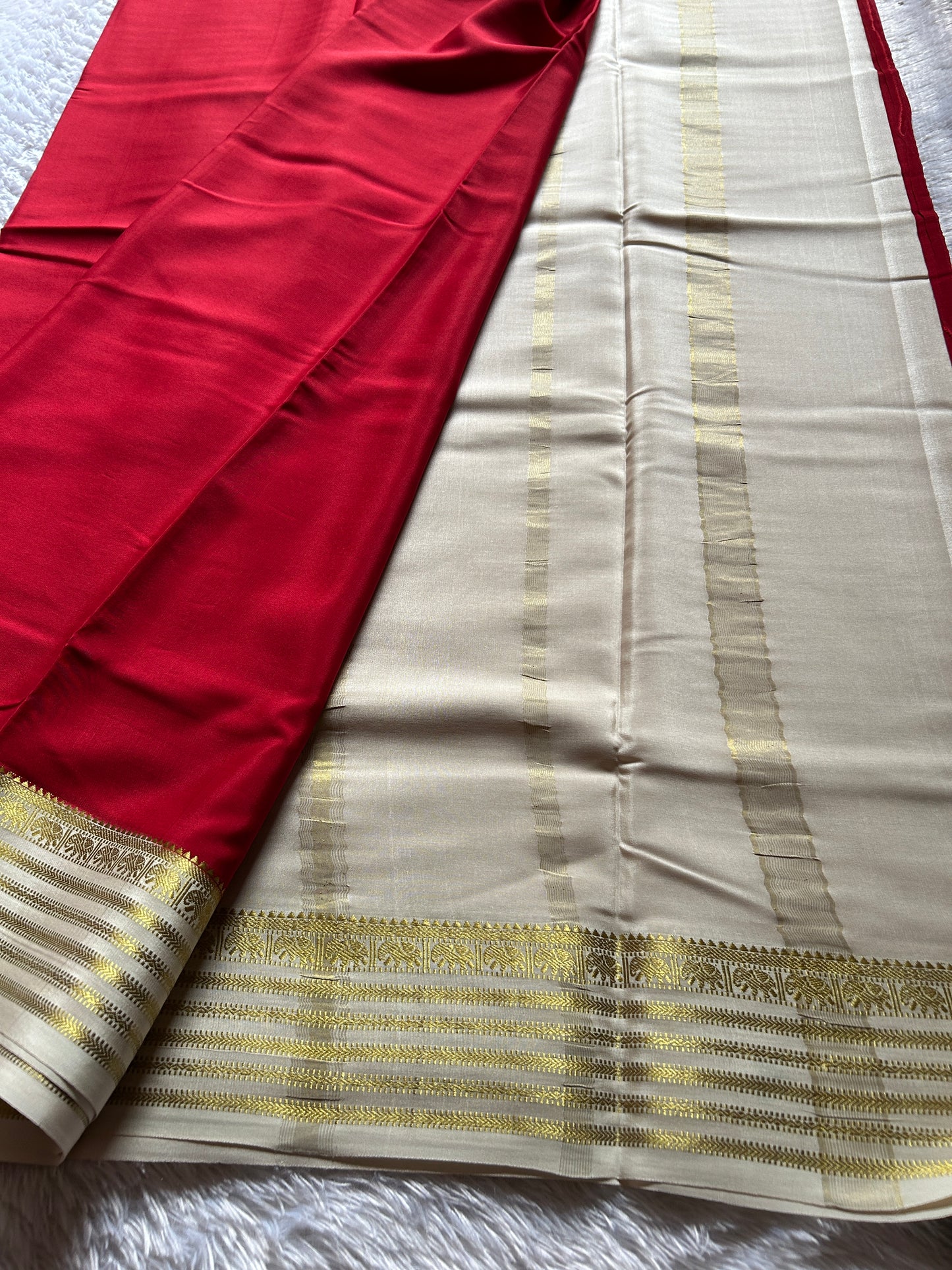 Soujanya (2D) : red-off white