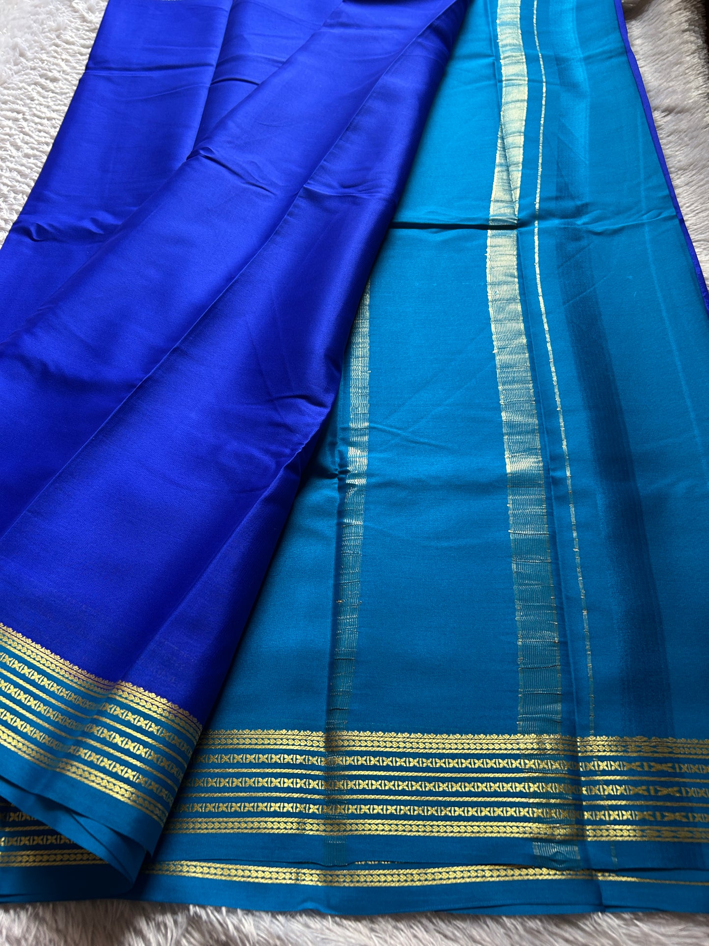 Deeksha (2D) : Royal blue-Ananda blue
