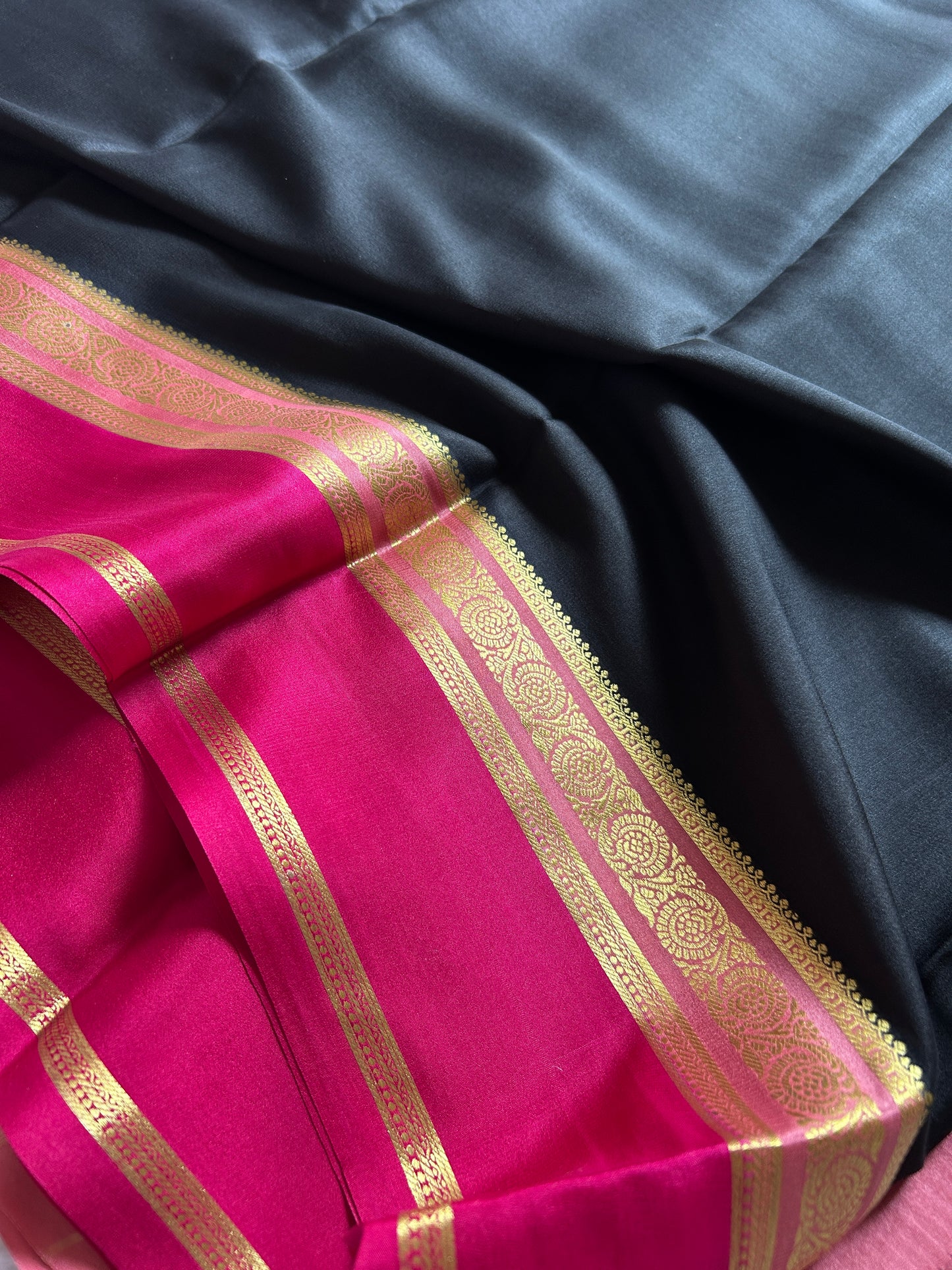Tara (3D) : black-light pink-dark pink