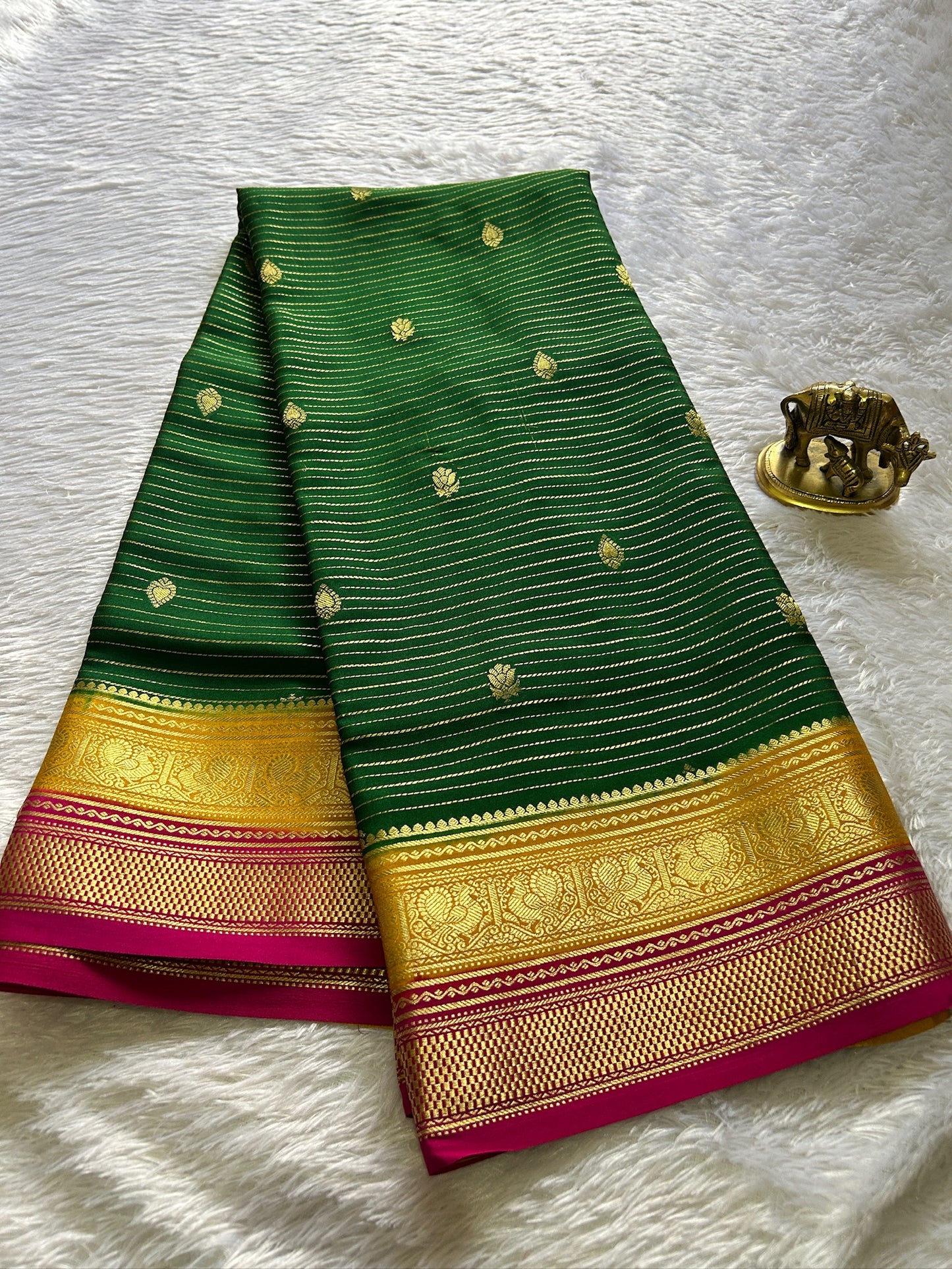 Amulya (3D) : Bottle green-yellow-pink