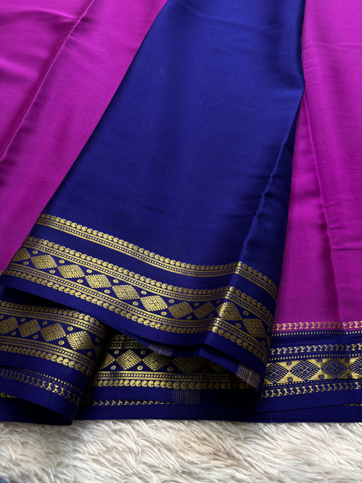 Saanvi (2D) : Dark magenta-navy blue