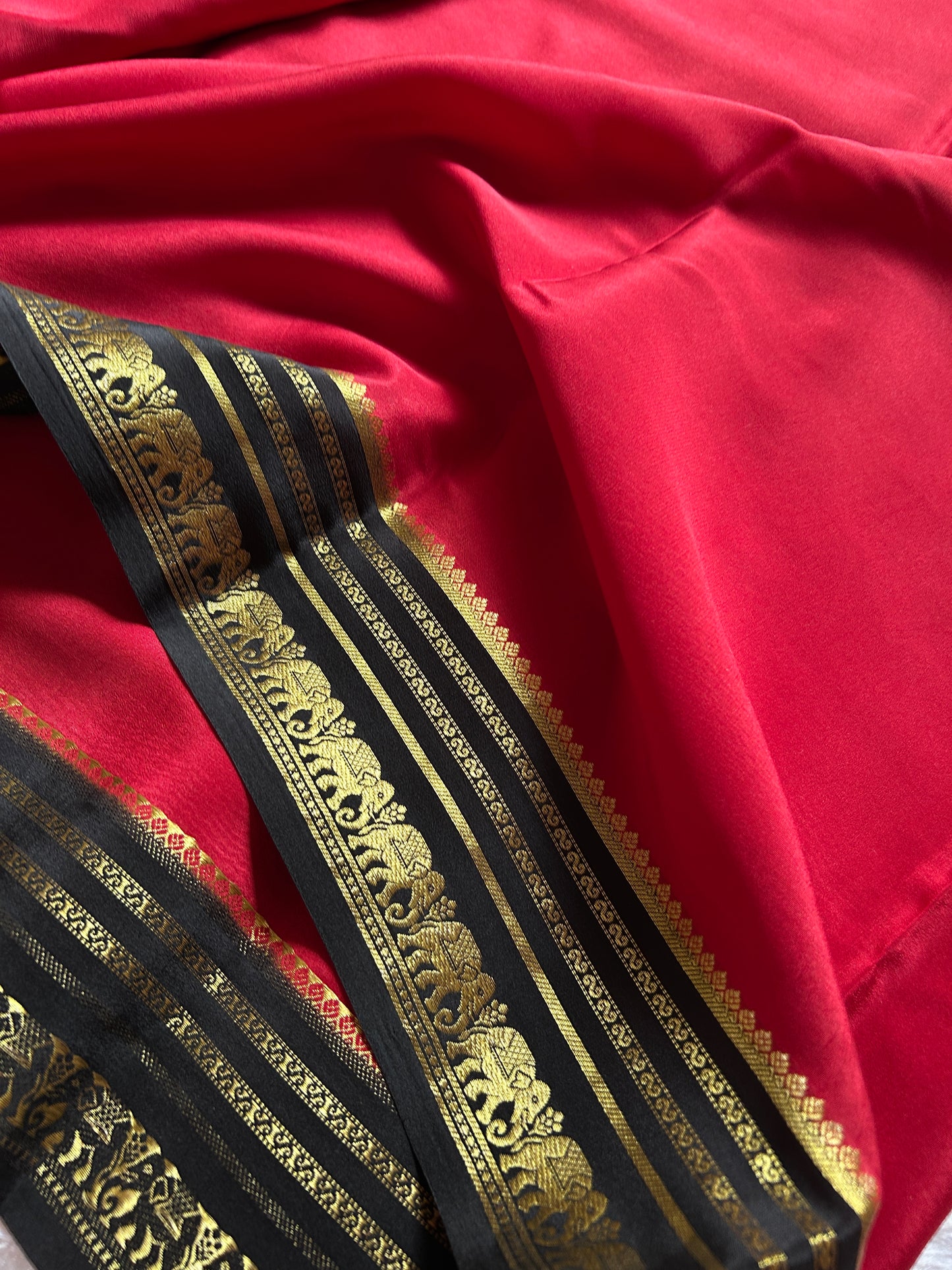 Eshwari (2D) : Dark Red-Black