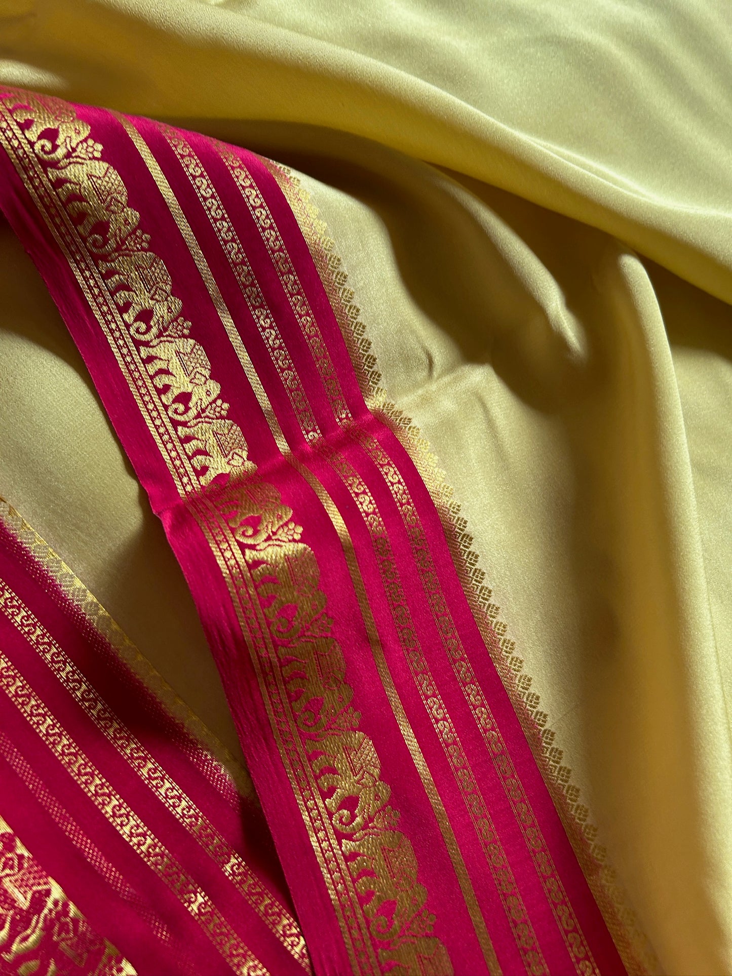 Eshwari (2D) : Beige-pink