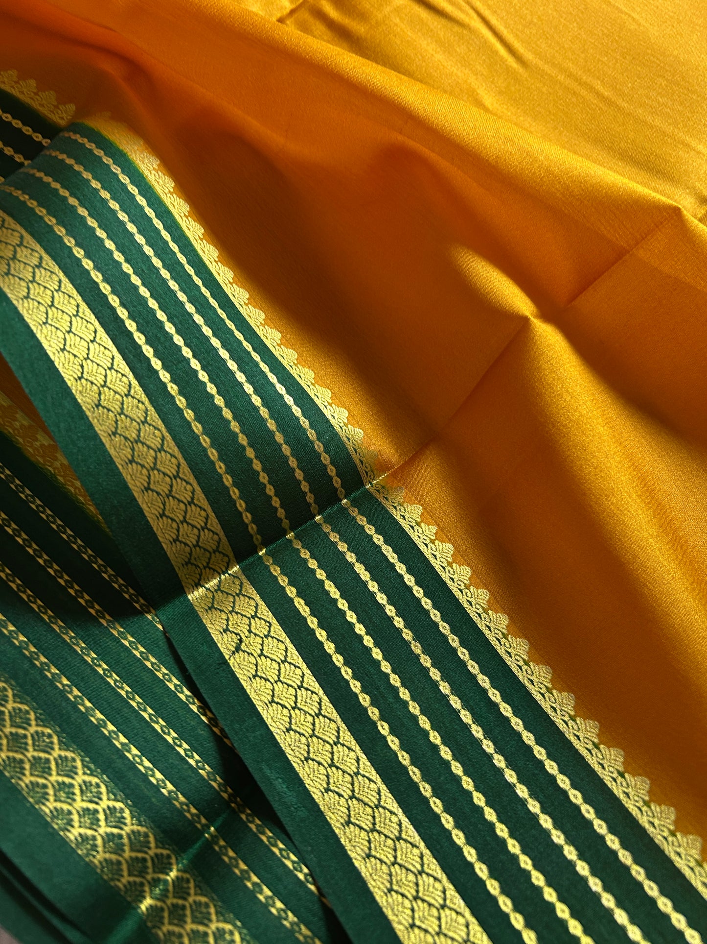 Lekhana (2D) : Golden yellow-green