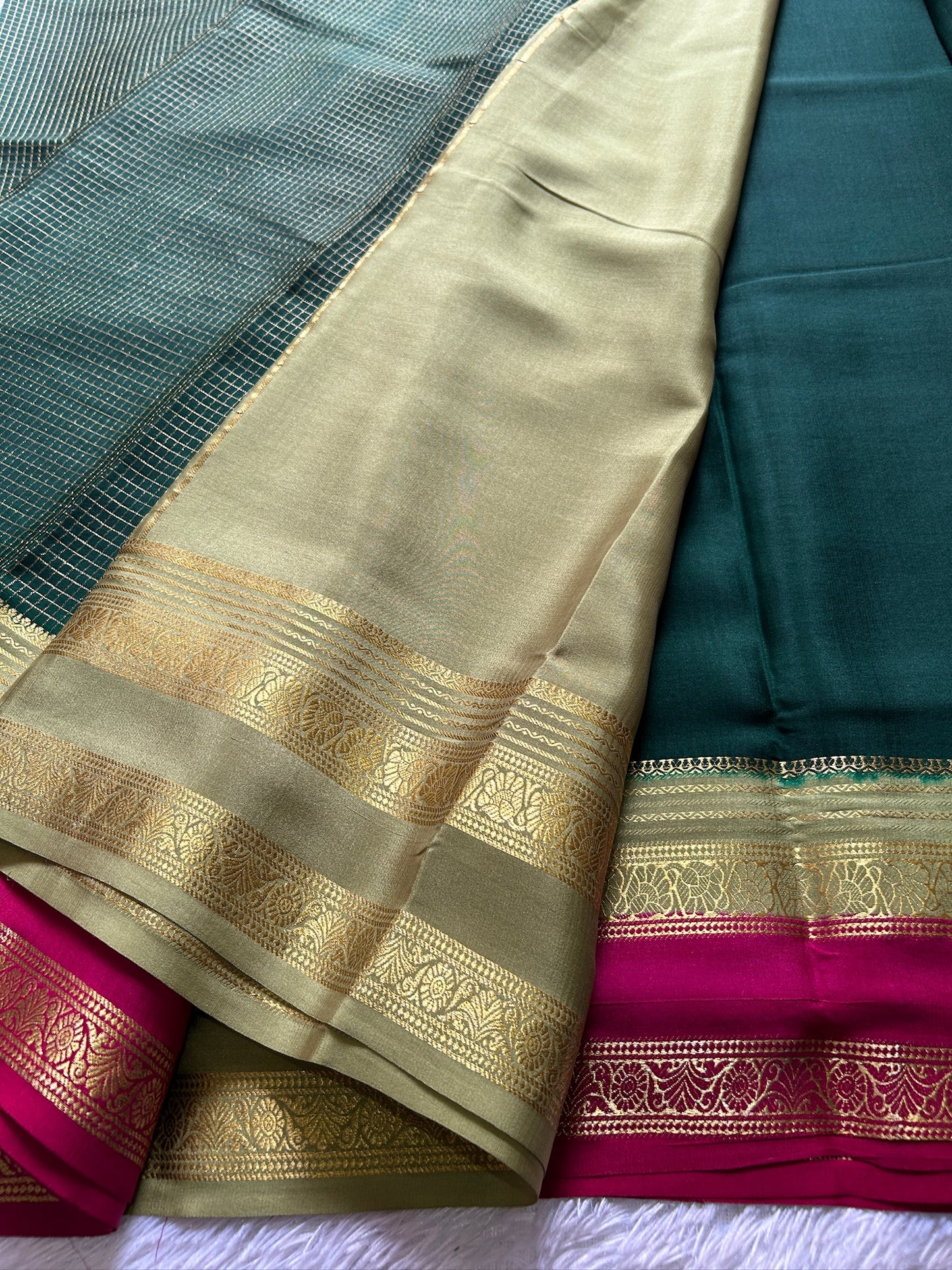 Gayatri (3D) : Bottle green-sage green-pink