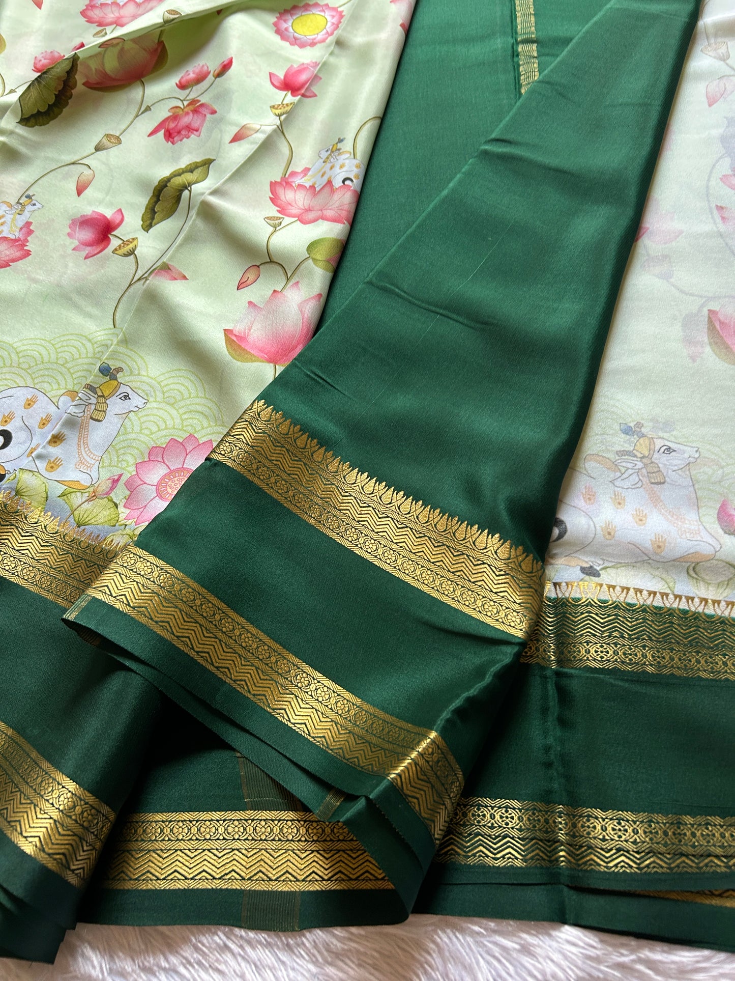 Kasturi : Light Green-dark Green