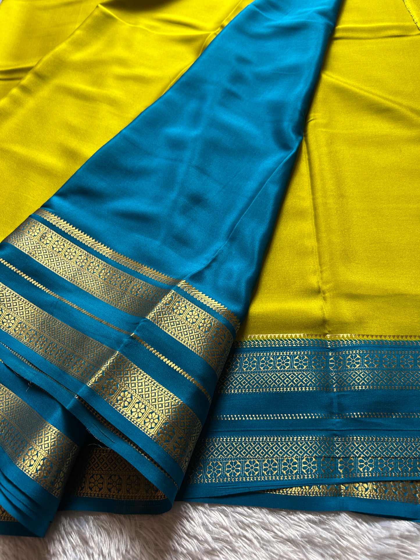 Raagini (2D) : Lime green-teal