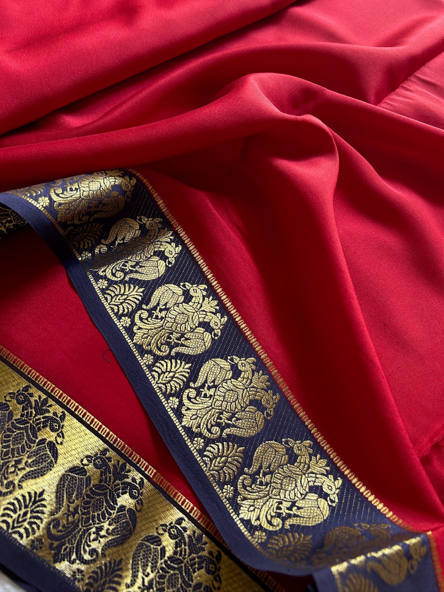 GandaBerunda (2D) : Red-Dark blue