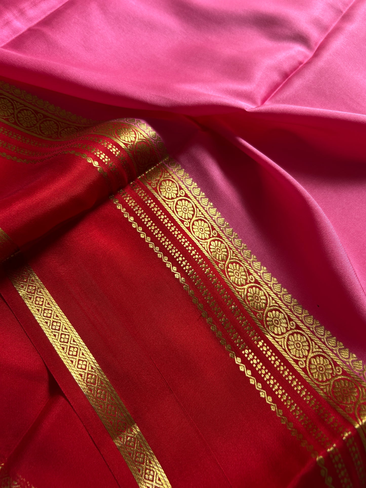 Daamini (2D) : Hot pink-red