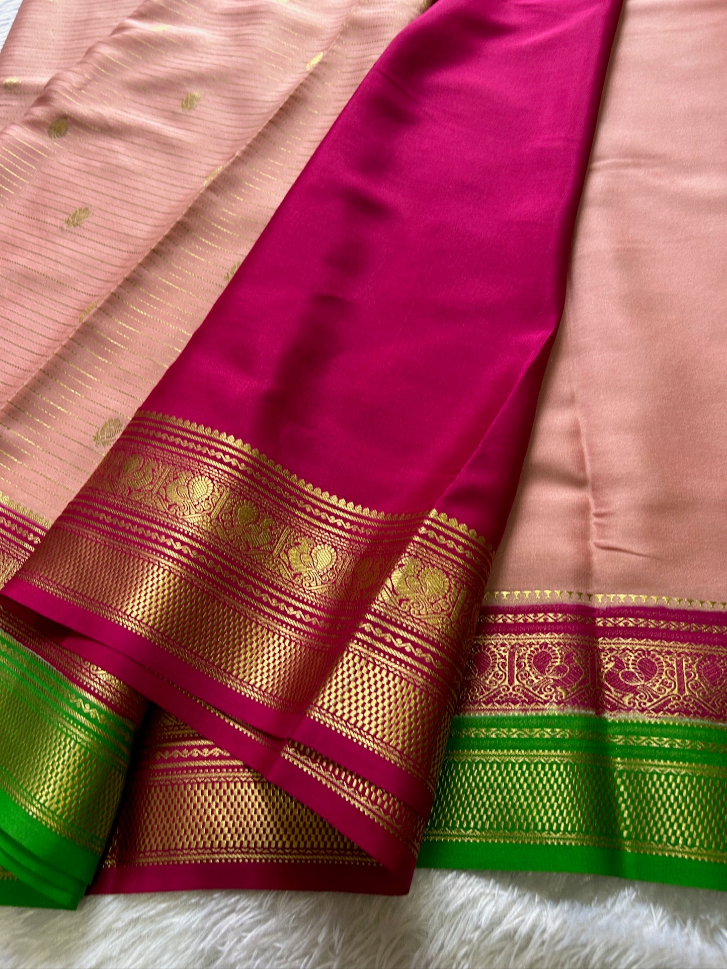 Amulya (3D) : Salmon pink- Dark pink-Green