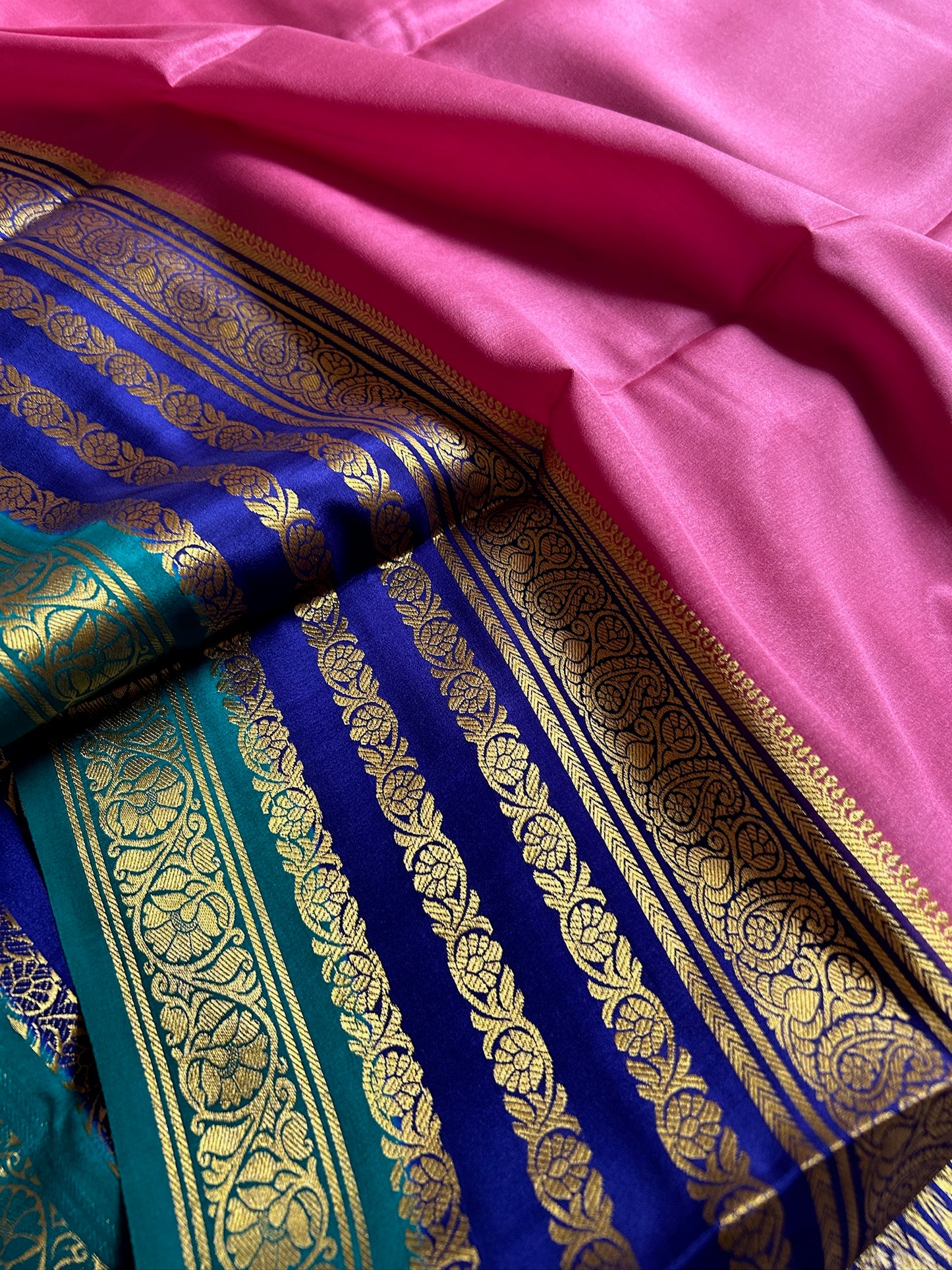 Bindu (3D) : Light Pink-navy blue-Teal