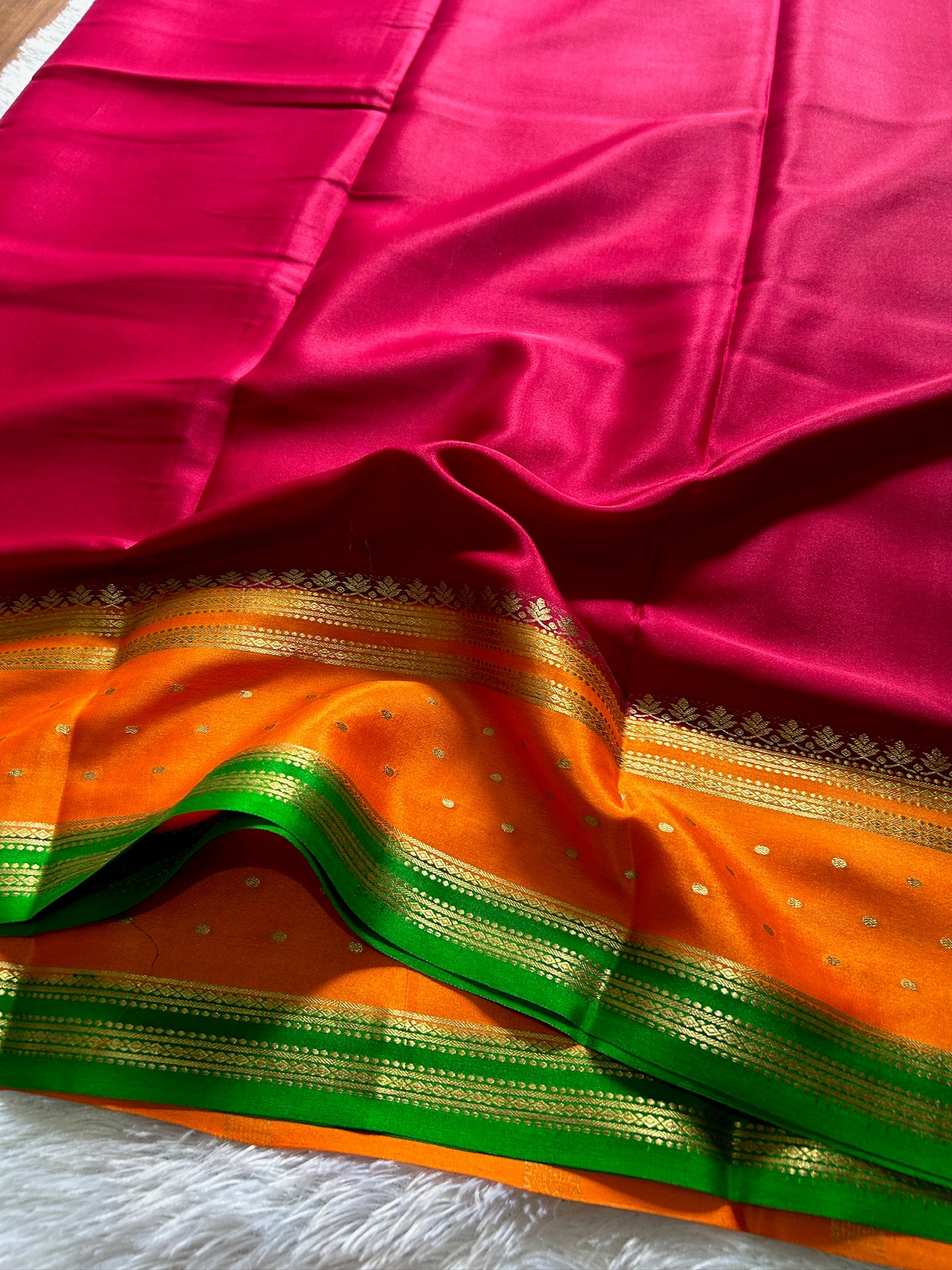 Drishti (3D) : Dark Pink-Orange-Green