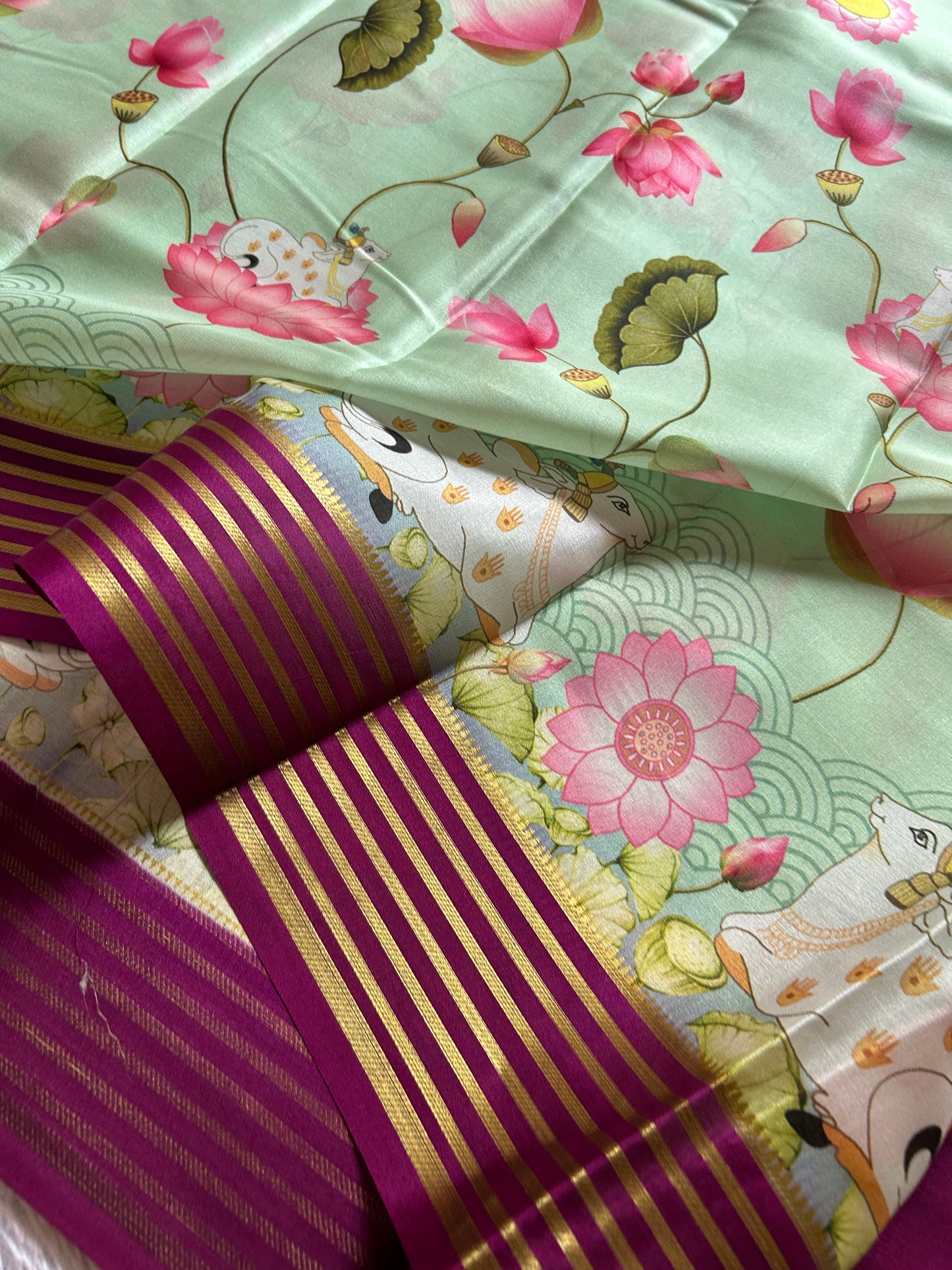 Kamala (2D) : Light mint green-magenta
