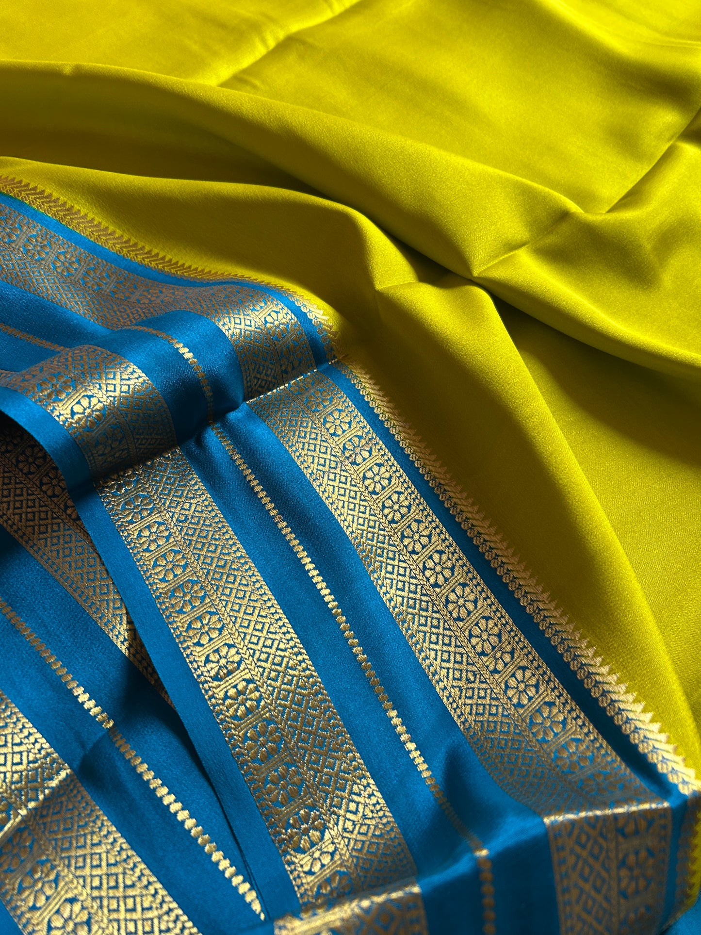 Raagini (2D) : Lime green-teal