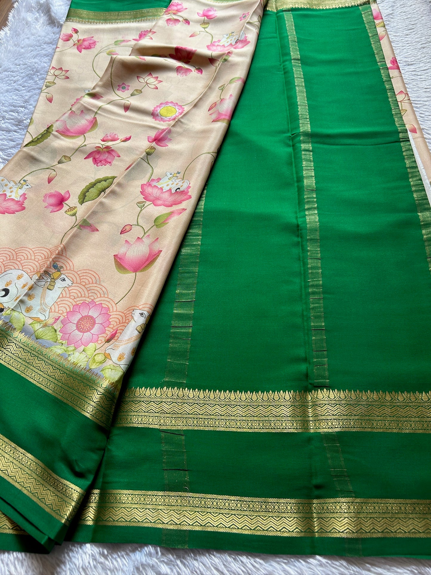 Kasturi : Light peach-dark green