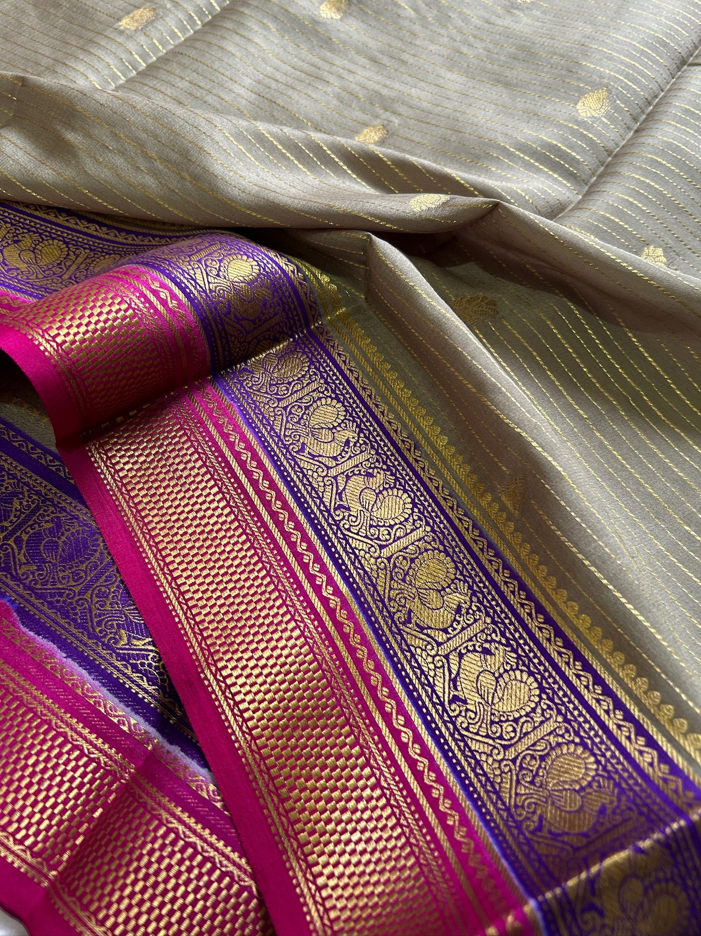 Amulya (3D) : Grey-Purple-Pink