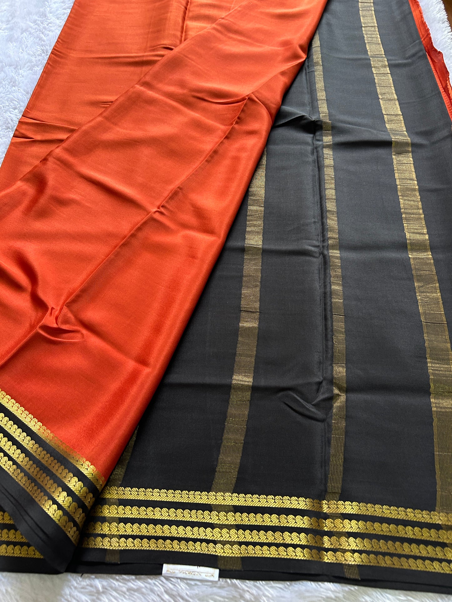 Aragini (2D) : Rust-Black