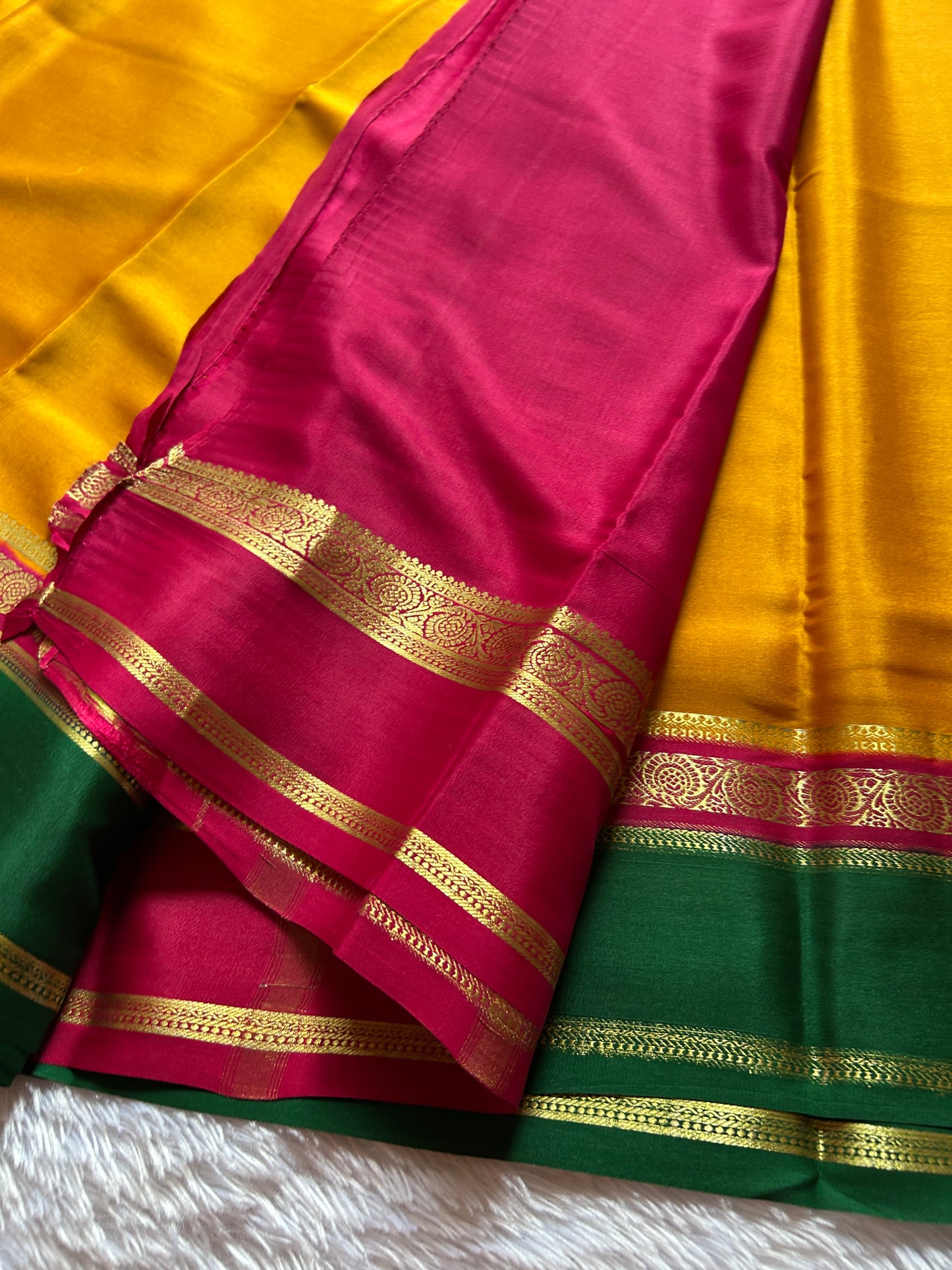 Tara (3D) : Golden yellow-pink-green
