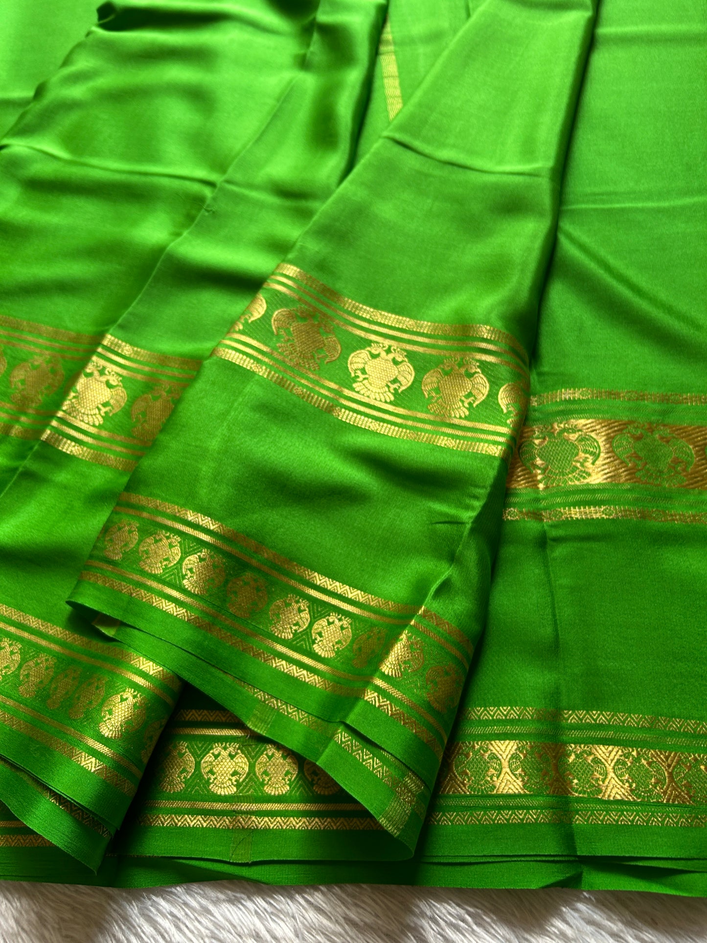 GandaBerunda : Solid Parrot green