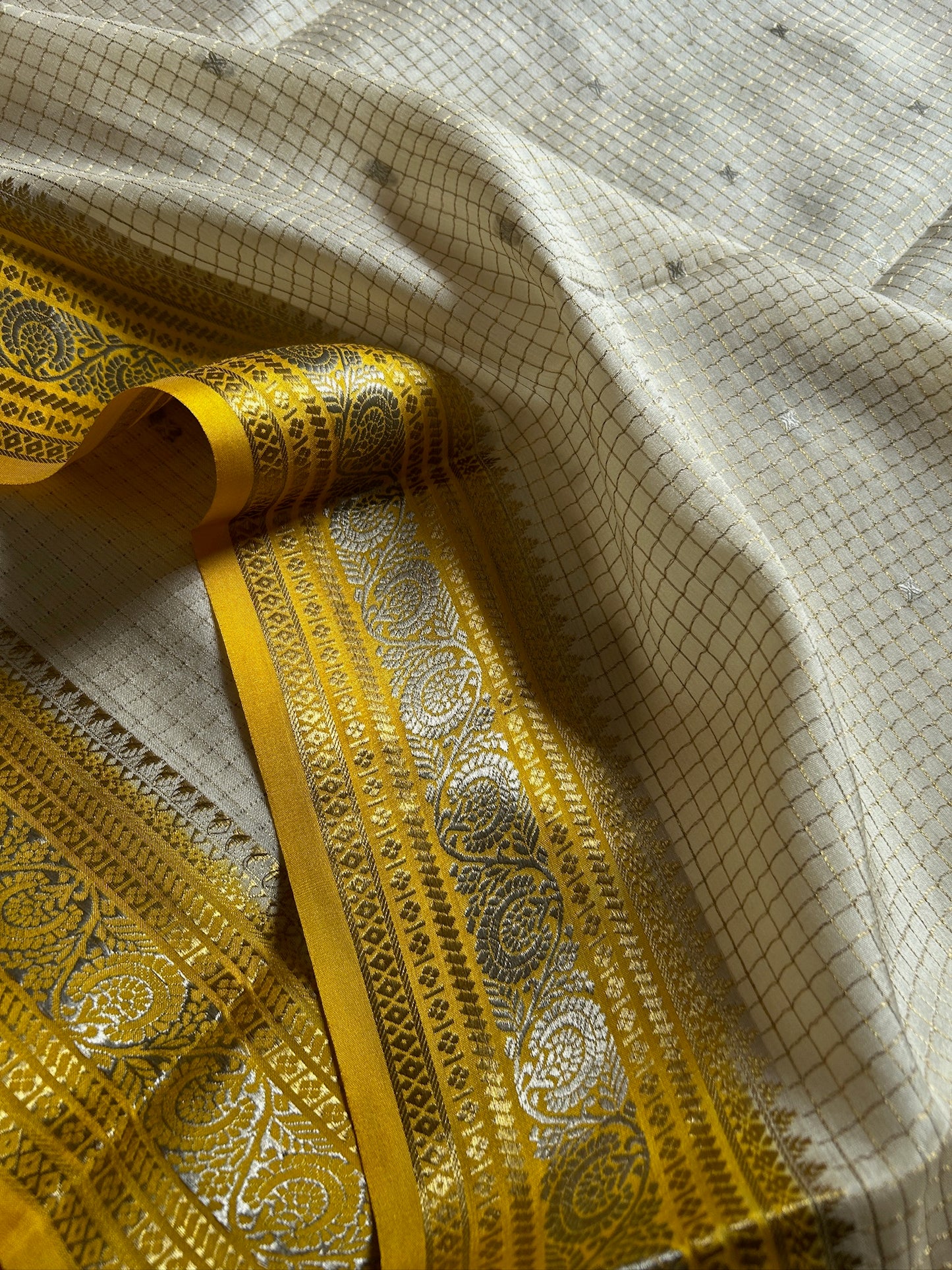 Haasini (2D) : Off White-Yellow