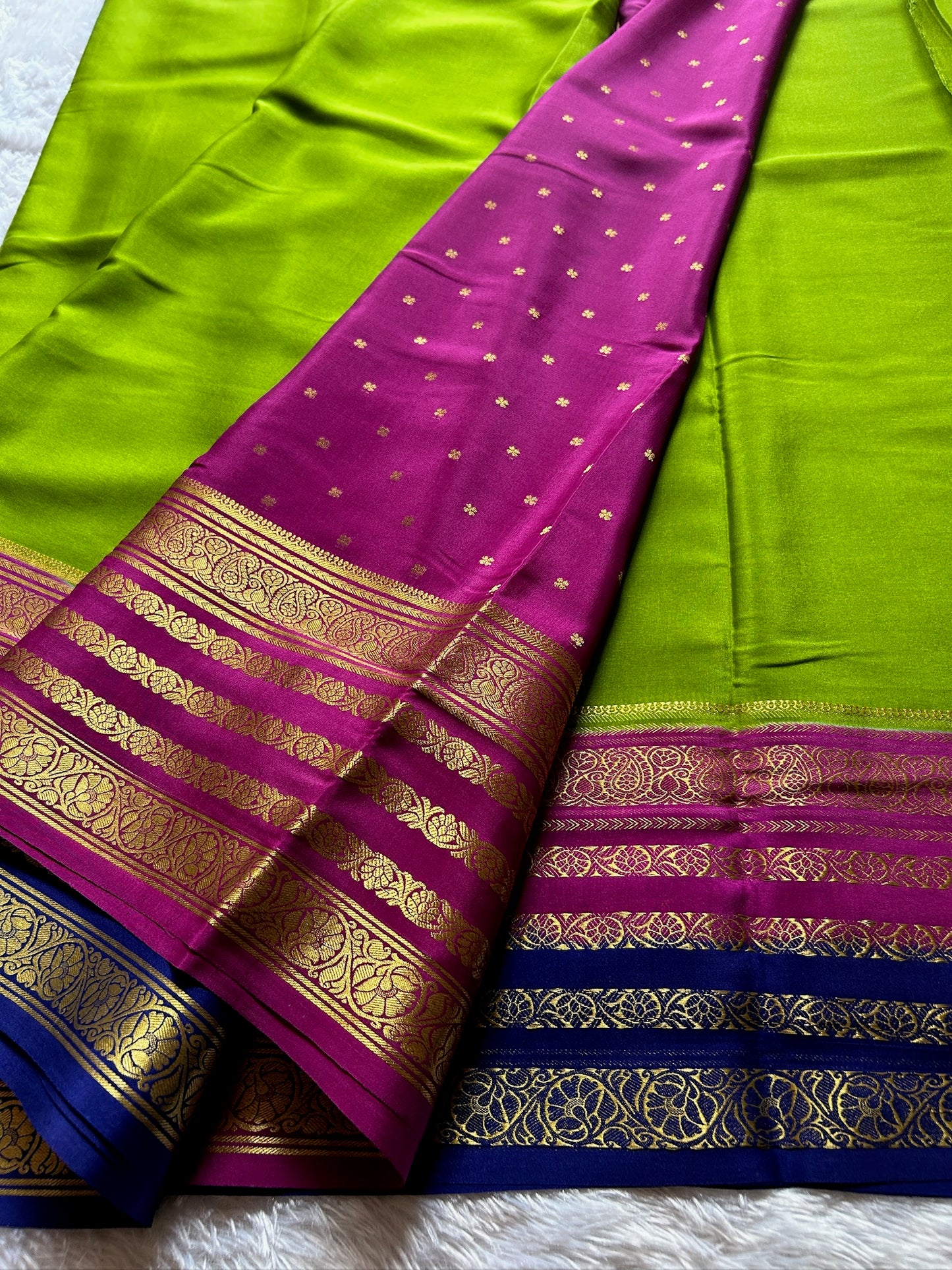 Bindu (3D) : Mehendi green-magenta-navy blue
