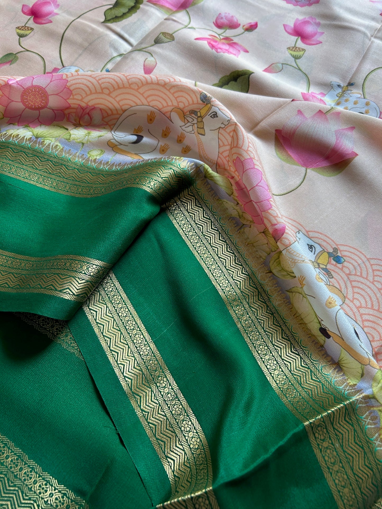 Kasturi : Light peach-dark green