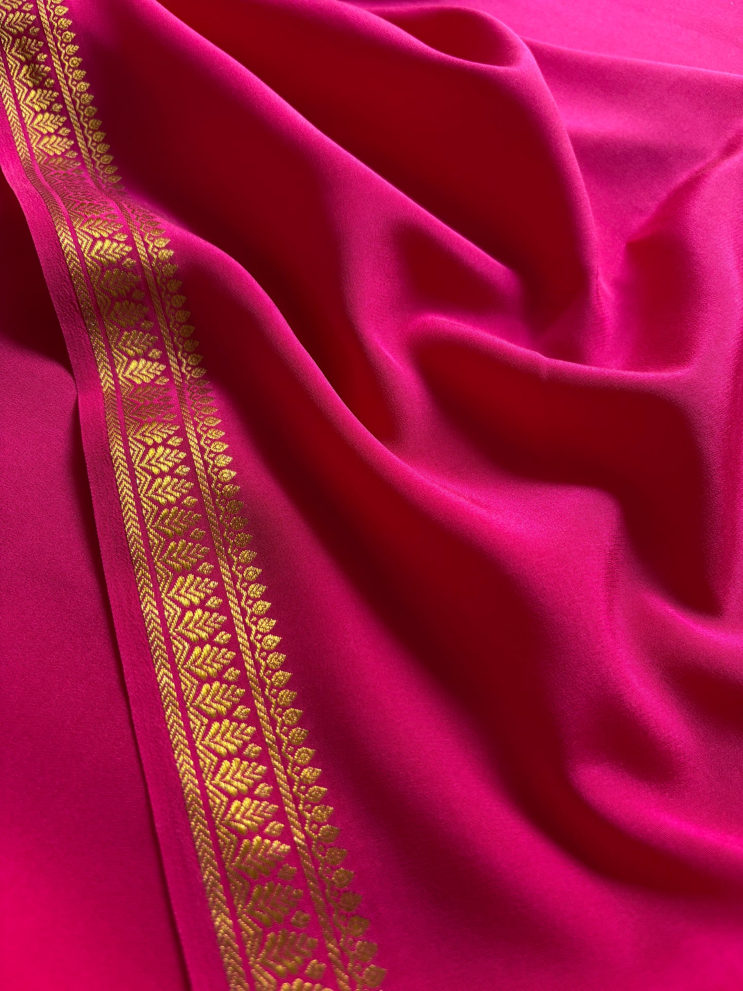 Jyothi : Solid Hot pink