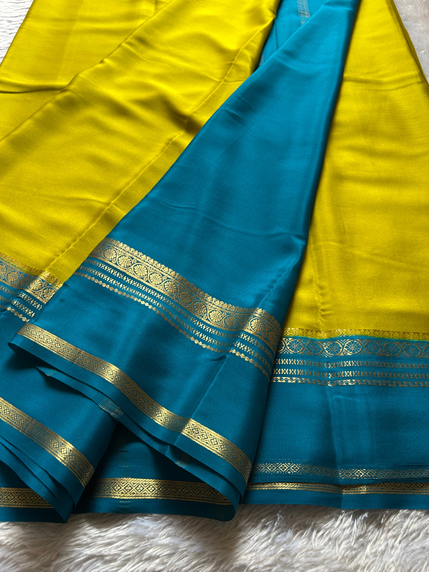 Daamini (2D) : Olive-teal blue