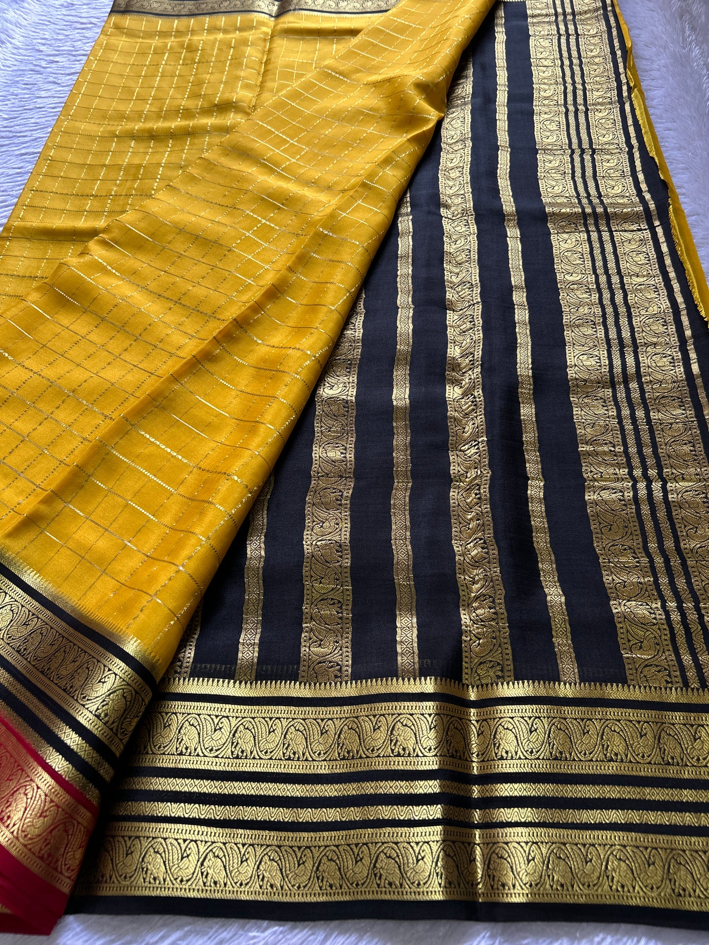 Tulasi (3D) : Yellow-black-red