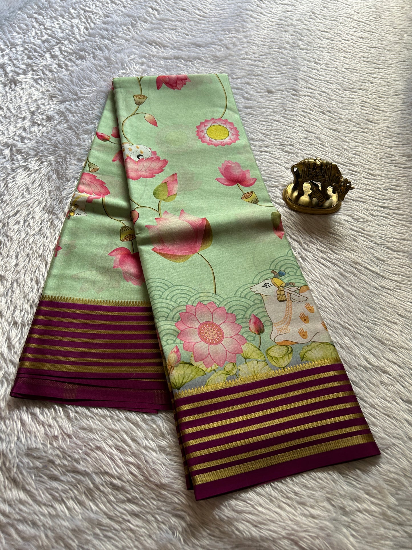 Kamala (2D) : Light mint green-magenta