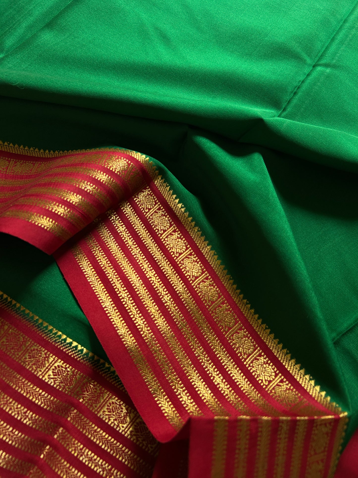 Soujanya (2D) : Green-Dark Red