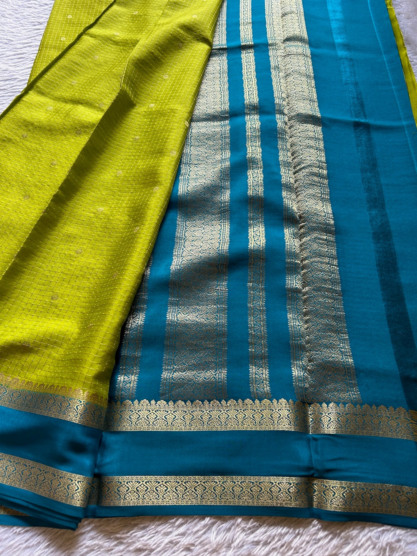 Nandini (2D) : olive green-ananda blue