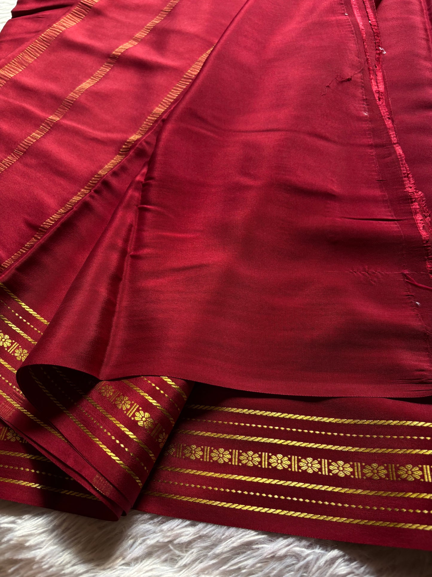 Mallige : Solid Maroon