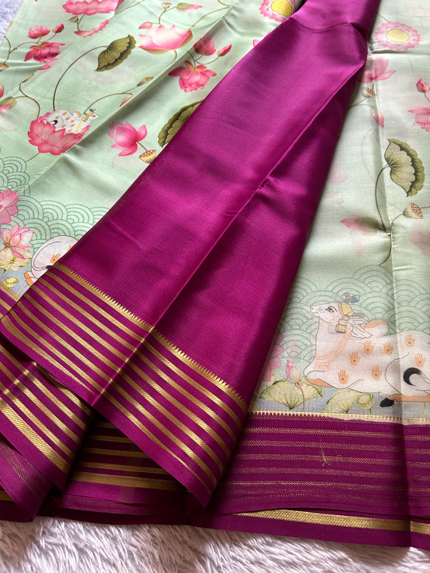 Kamala (2D) : Light mint green-magenta