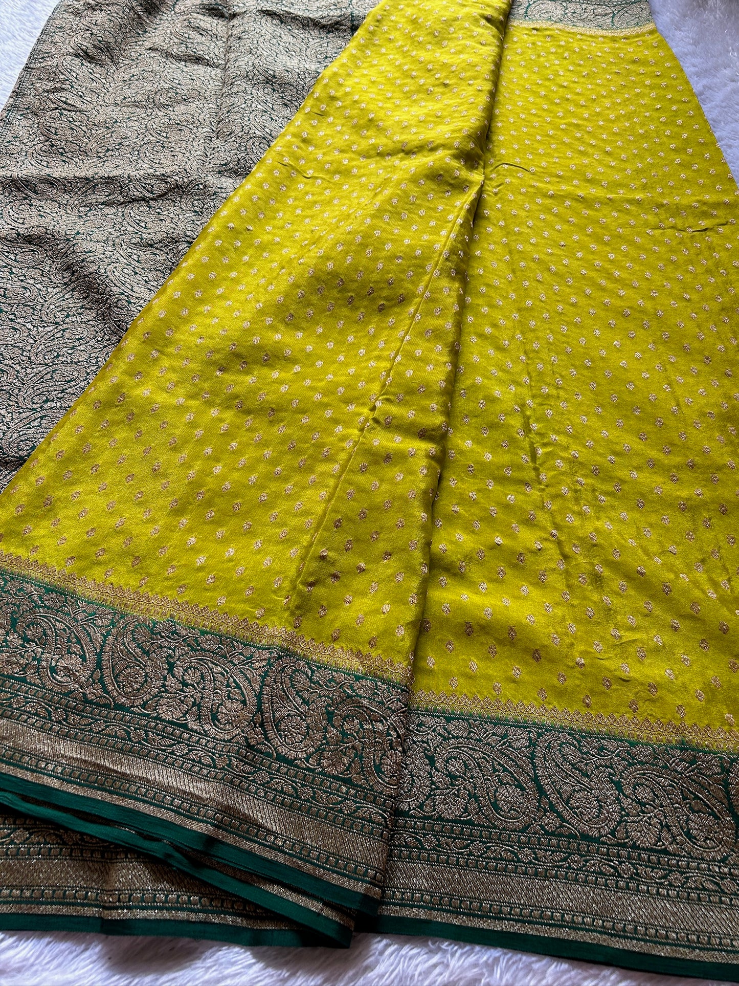 Menaka 2D) : Olive-dark green