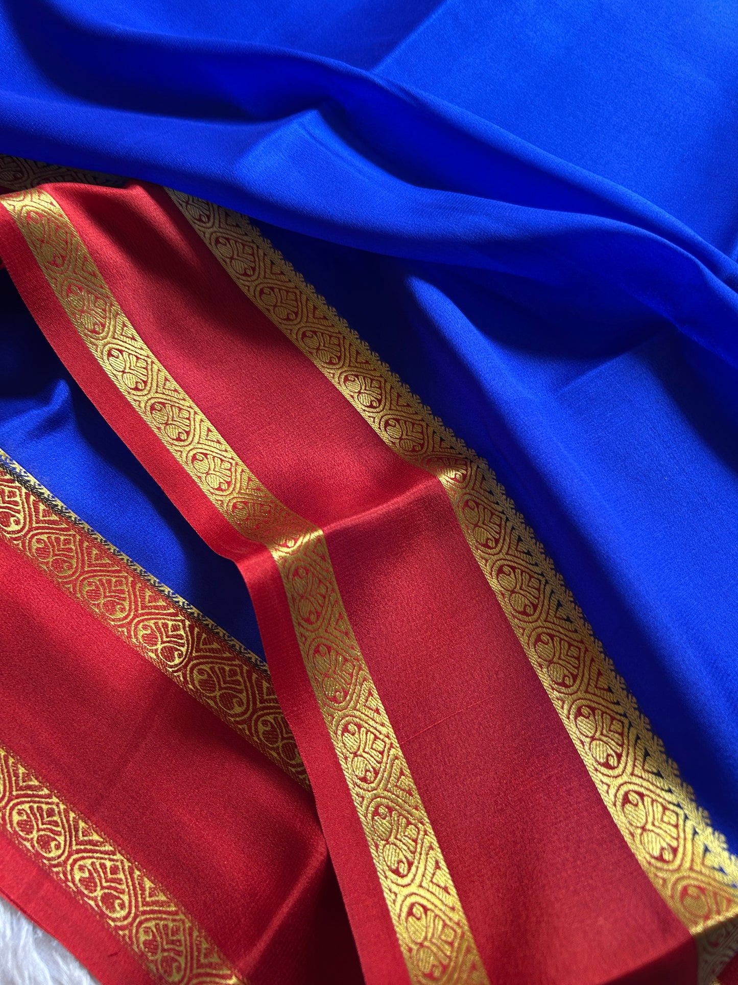 Vinaya (2D) : Royal blue-Red