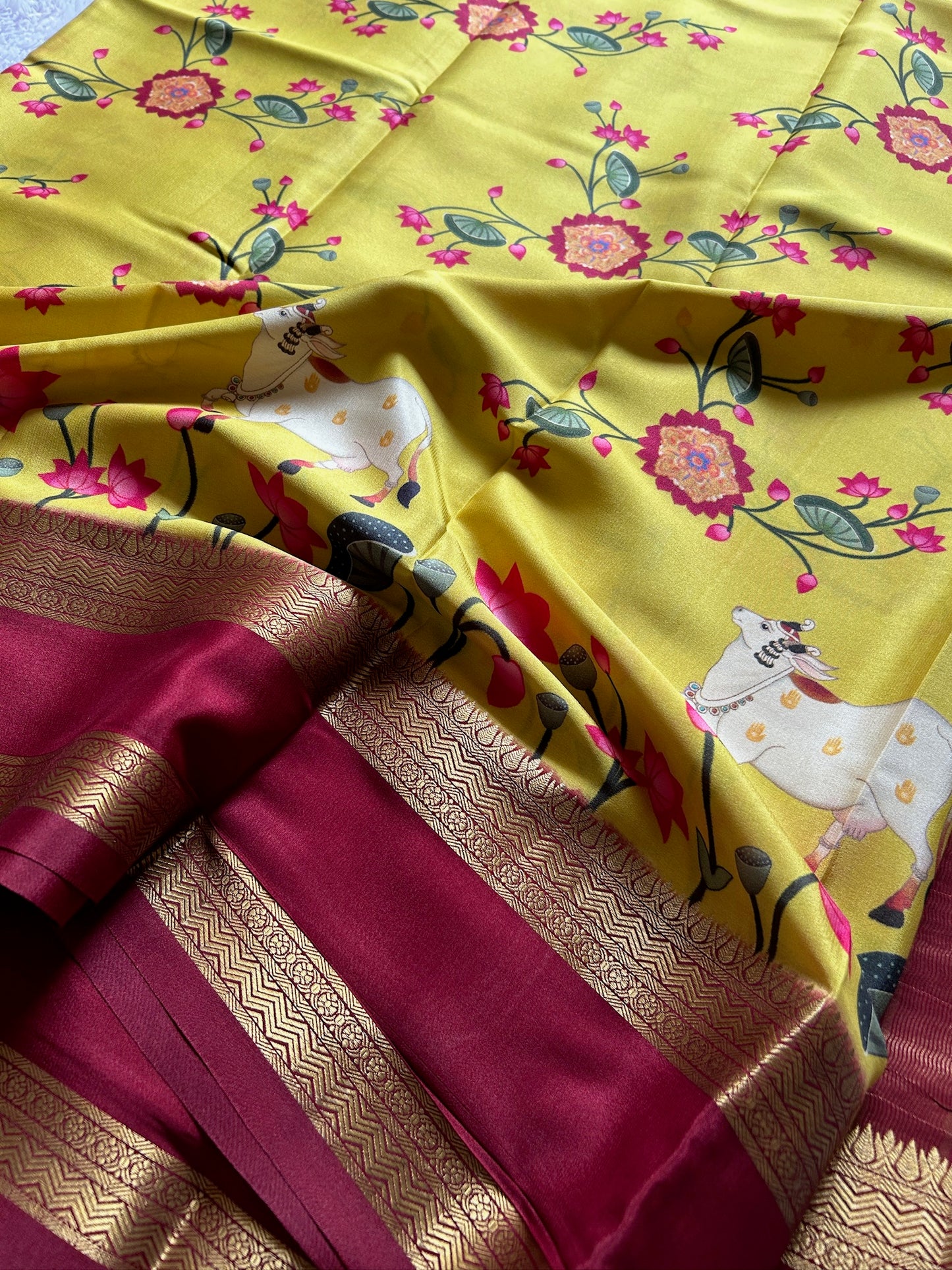 Kasturi : Lime yellow-Dark maroon