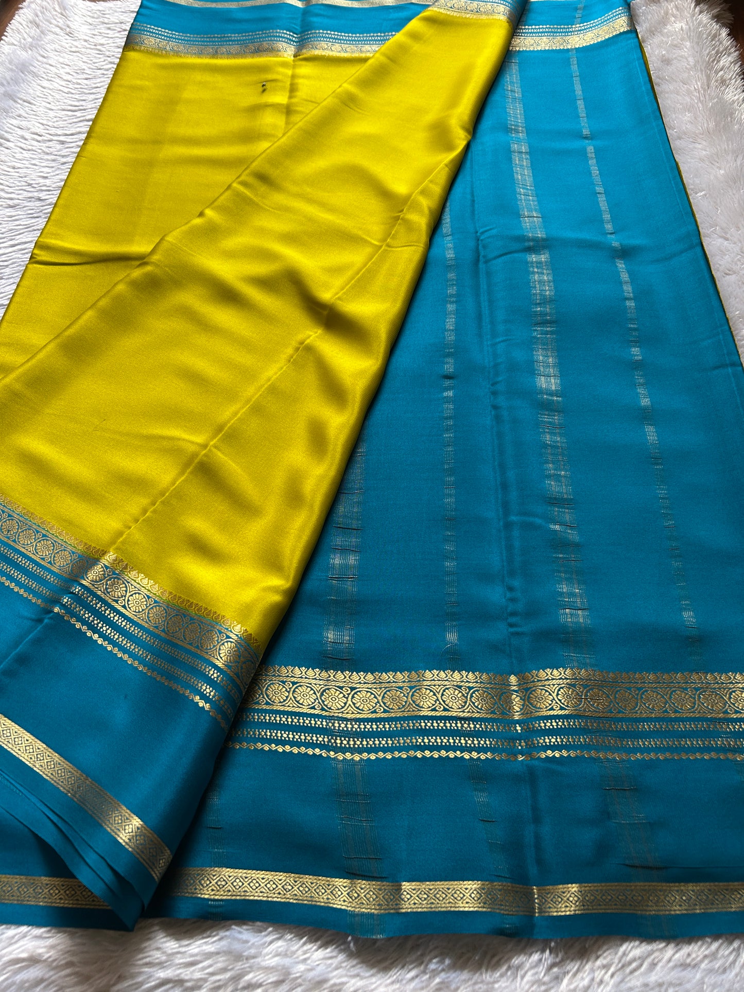Daamini (2D) : Olive-teal blue